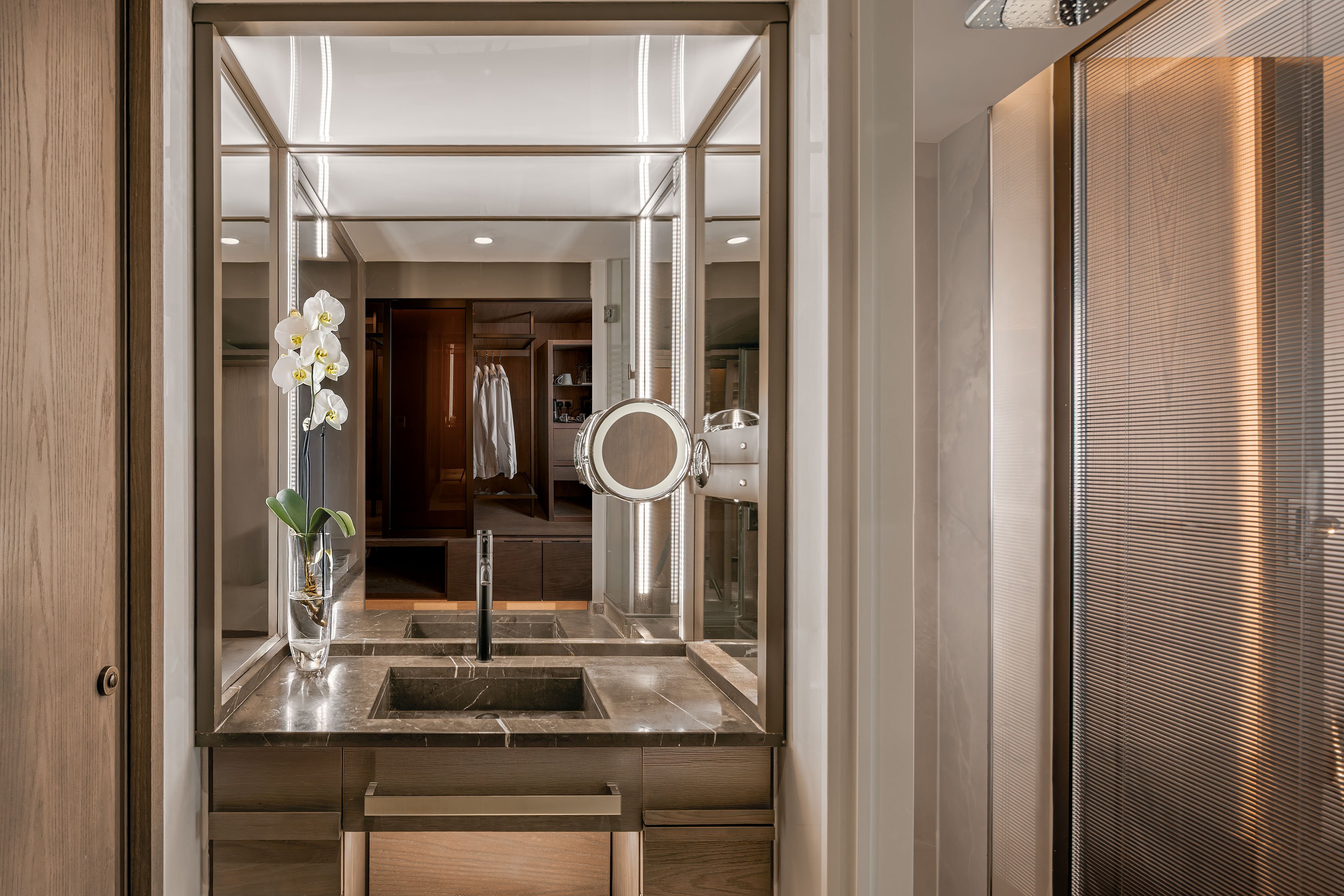 Amathus Beach Hotel Limassol-guestroom-superiorroom_bathroom.jpg