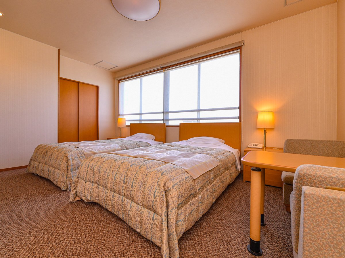 Awara Onsen Mimatsu-guestroom-UNIVERSAL ROOM TWIN SQUARE METERS.jpg