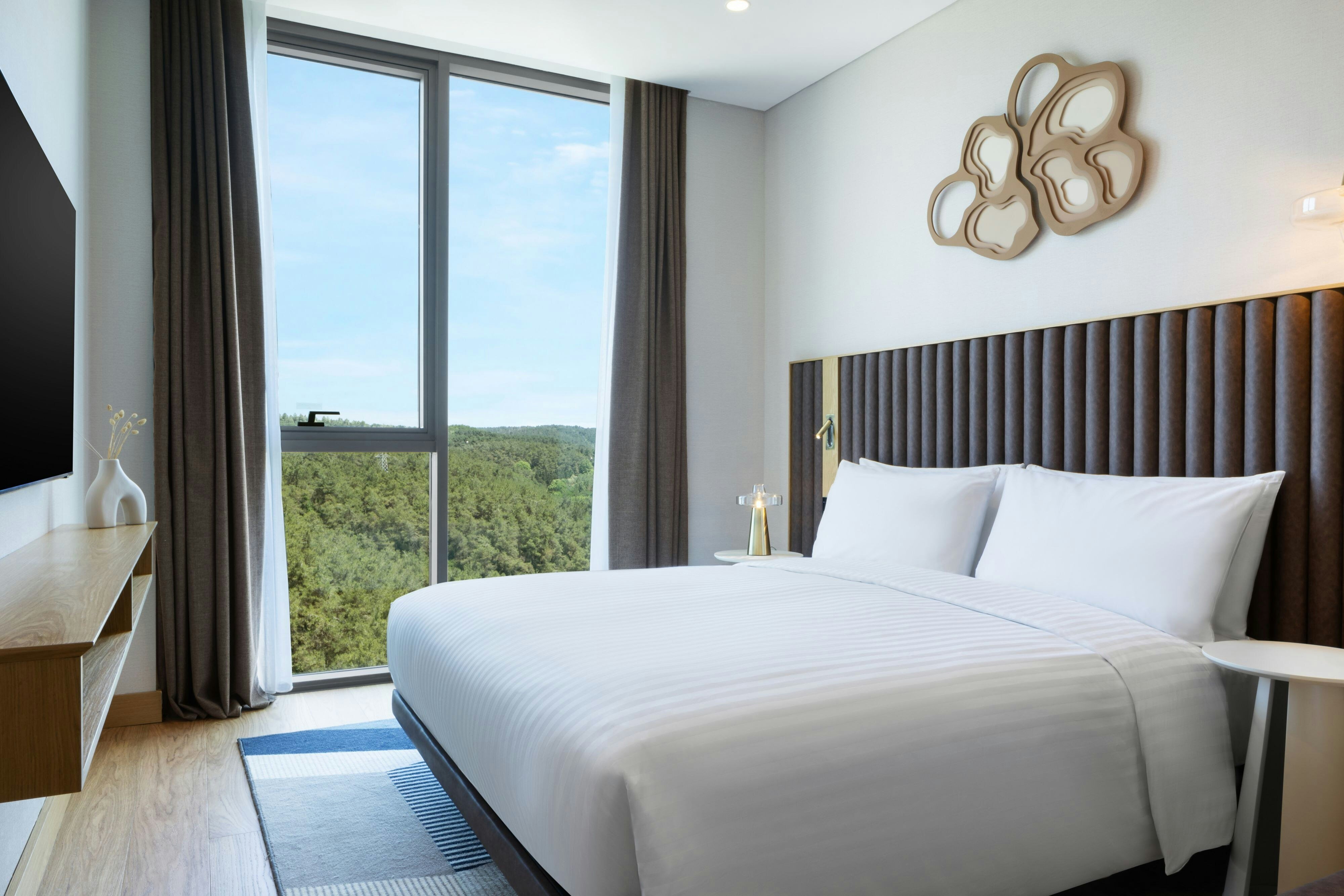Marriott Executive Apartments Istanbul Investvadi-guestroom-One-Bedroom Apartment Bedroom.jpg
