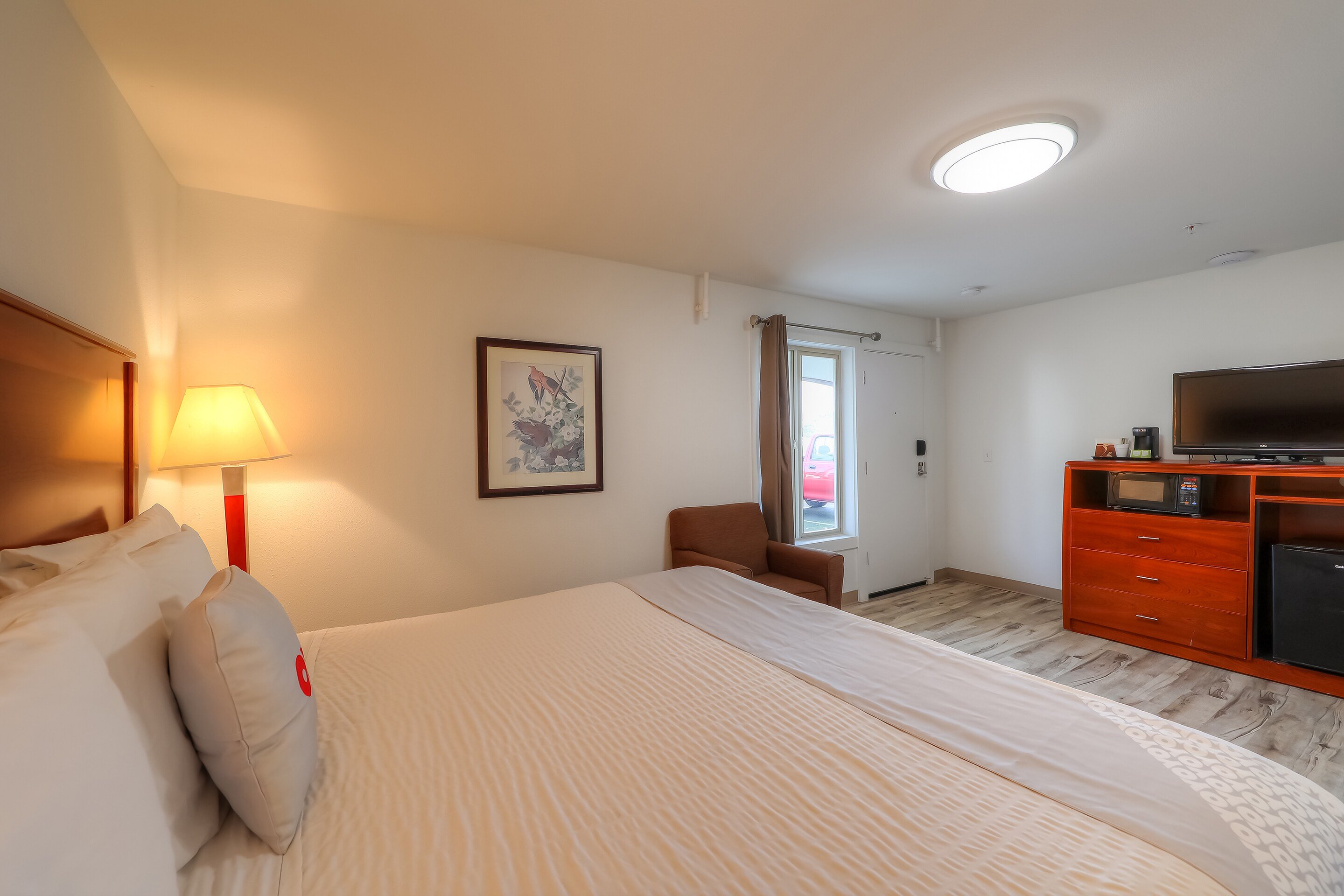 NEWPORT INN BY OYO - HWY 101-guestroom-Room.jpg