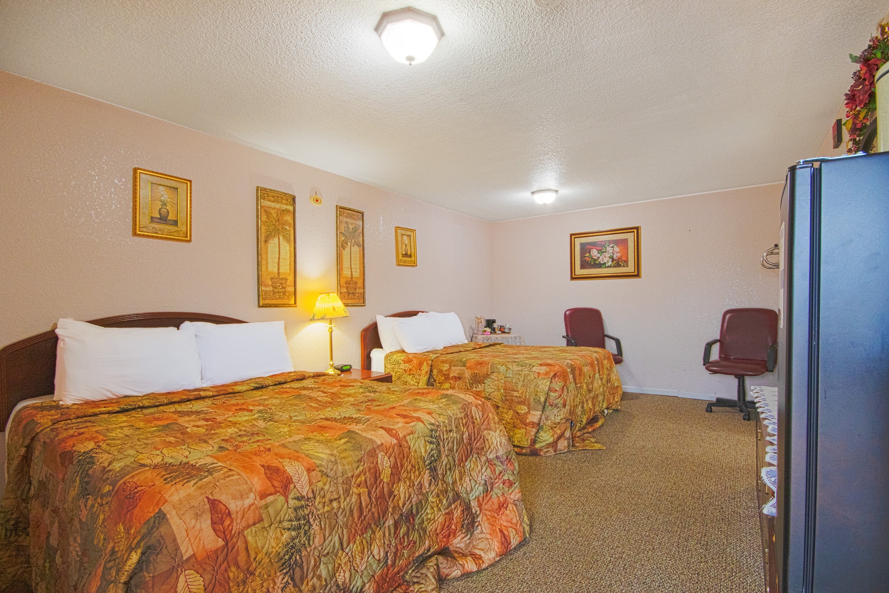 SUNFLOWER MOTEL HIAWATHA BY-guestroom-Room.jpg