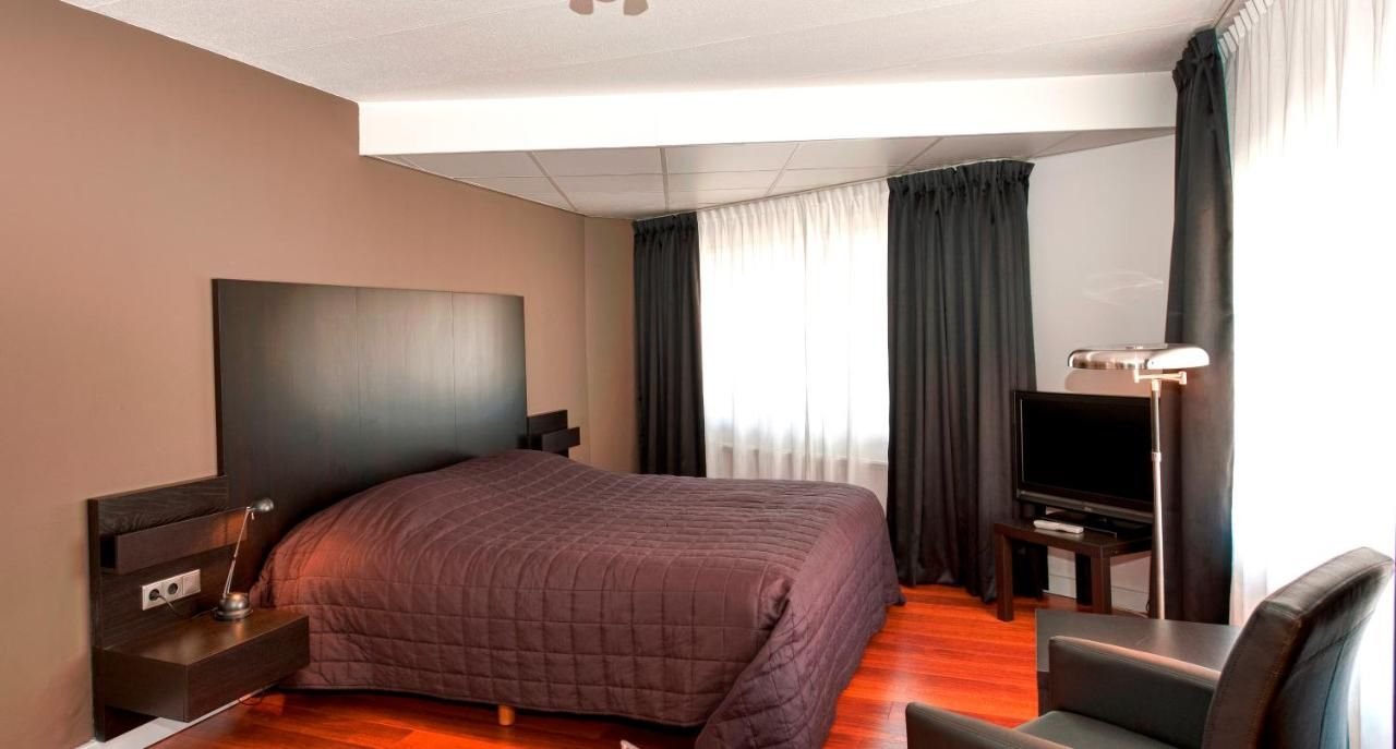 CITY HOTEL BERGEN OP ZOOM-guestroom-Double Room.jpg