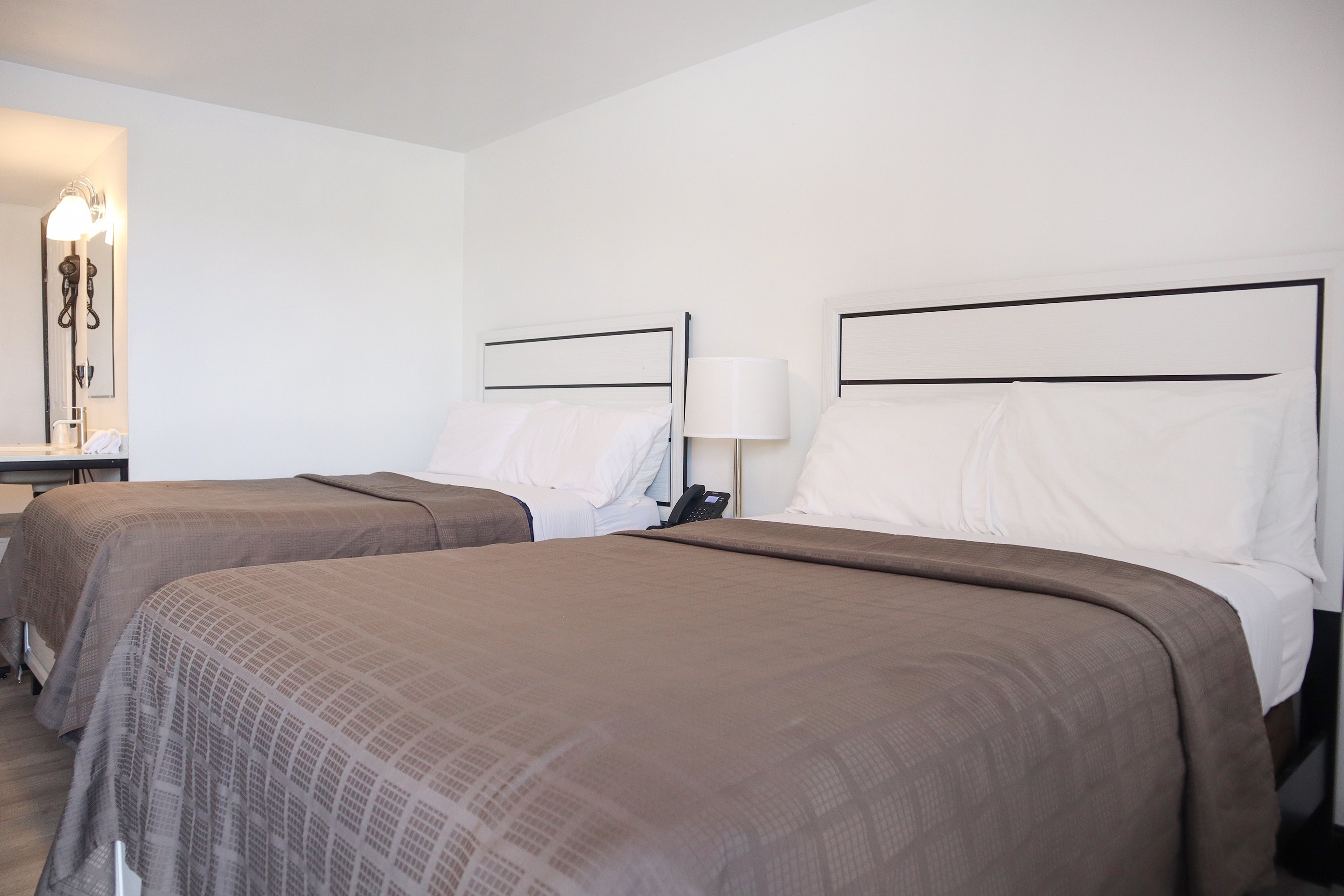 THE LANCASTER MOTEL BY OYO-guestroom-Room.jpg