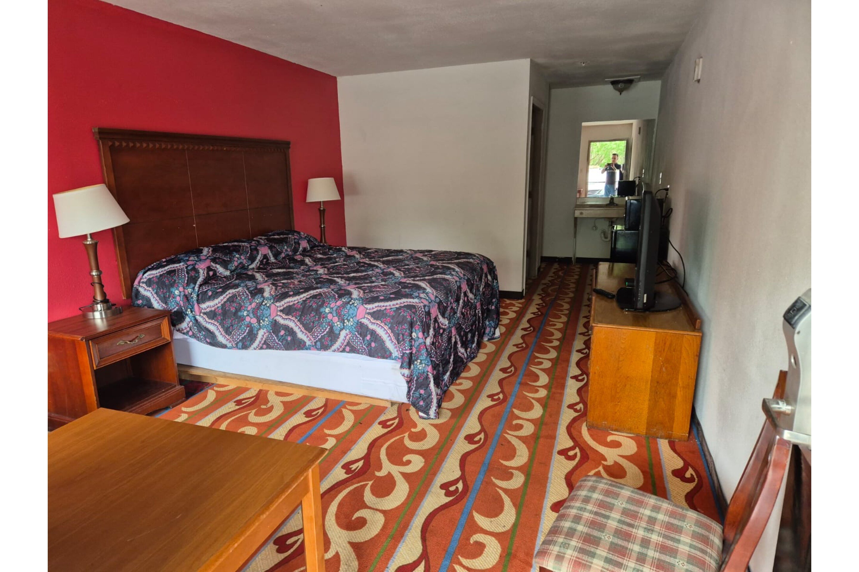 Woodbridge Inn By OYO Rome-guestroom-Room.jpg