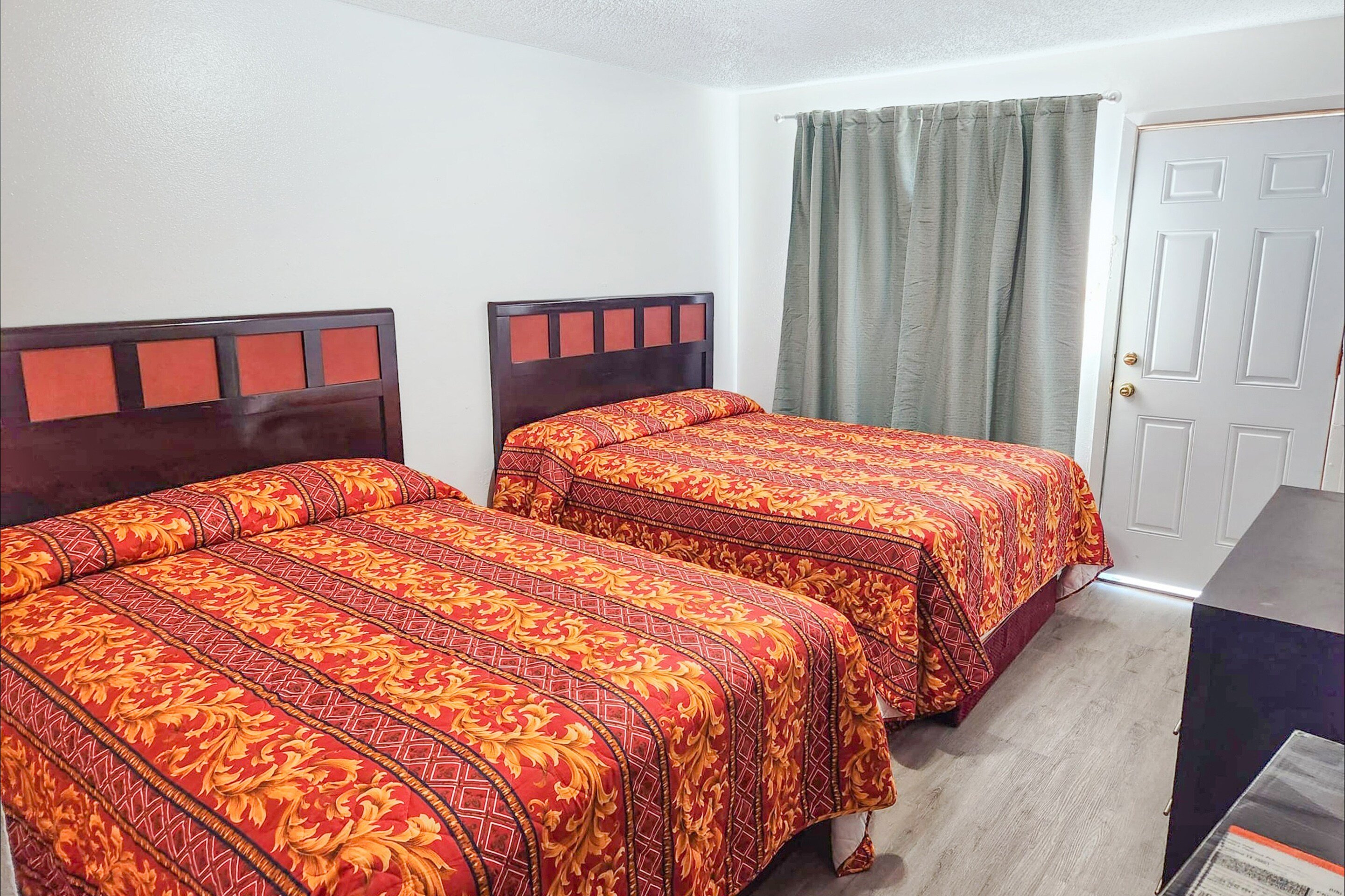 Budget Inn By OYO Palestine TX-guestroom-Room.jpg
