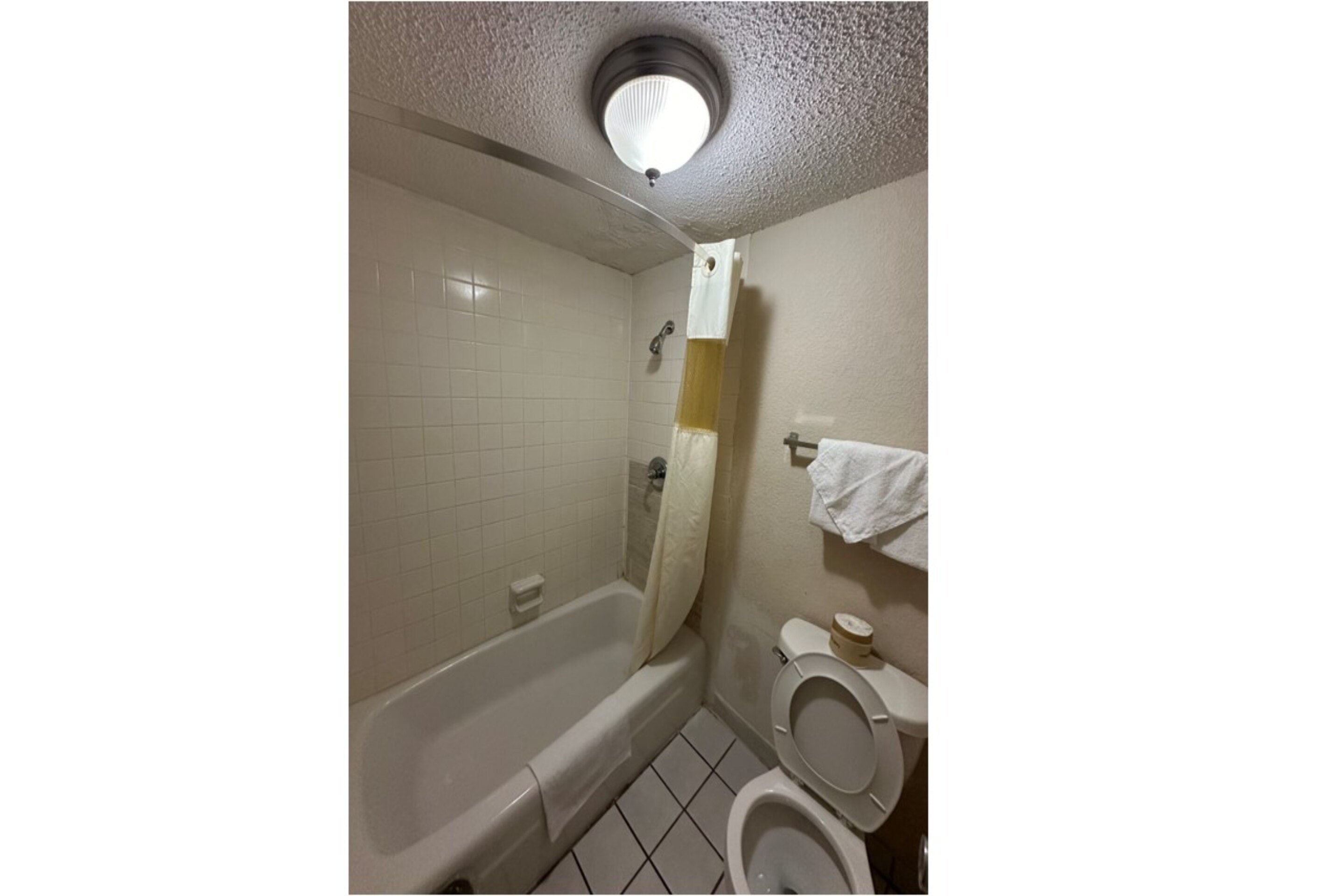 River Valley Inn and Suites By-guestroom-Washroom.jpg