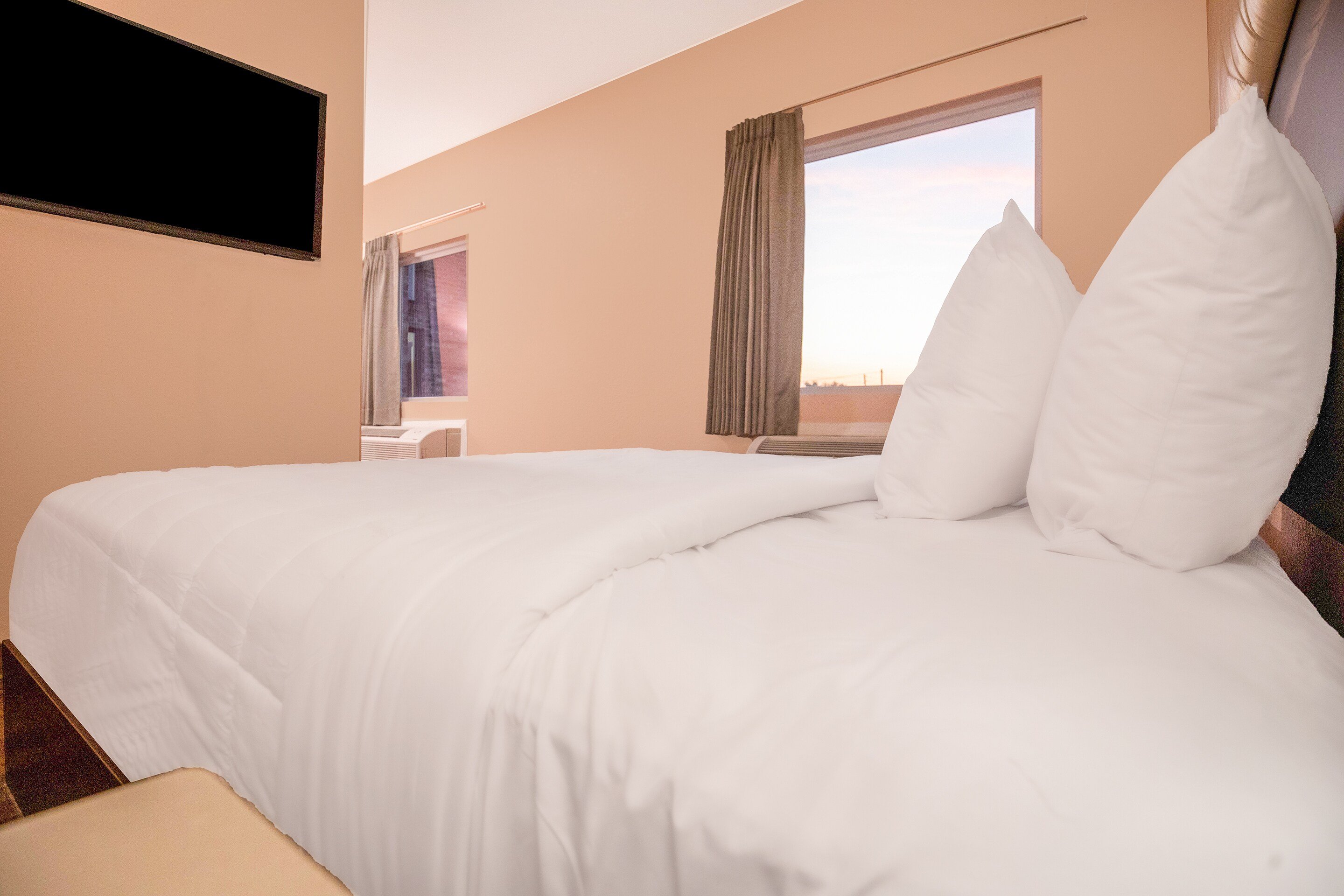 OYO Hotel Adairsville Calhoun-guestroom-Room.jpg
