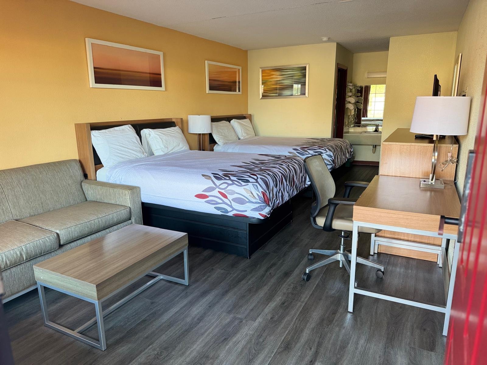 Budget Inn By Belvilla-guestroom-Room.jpg