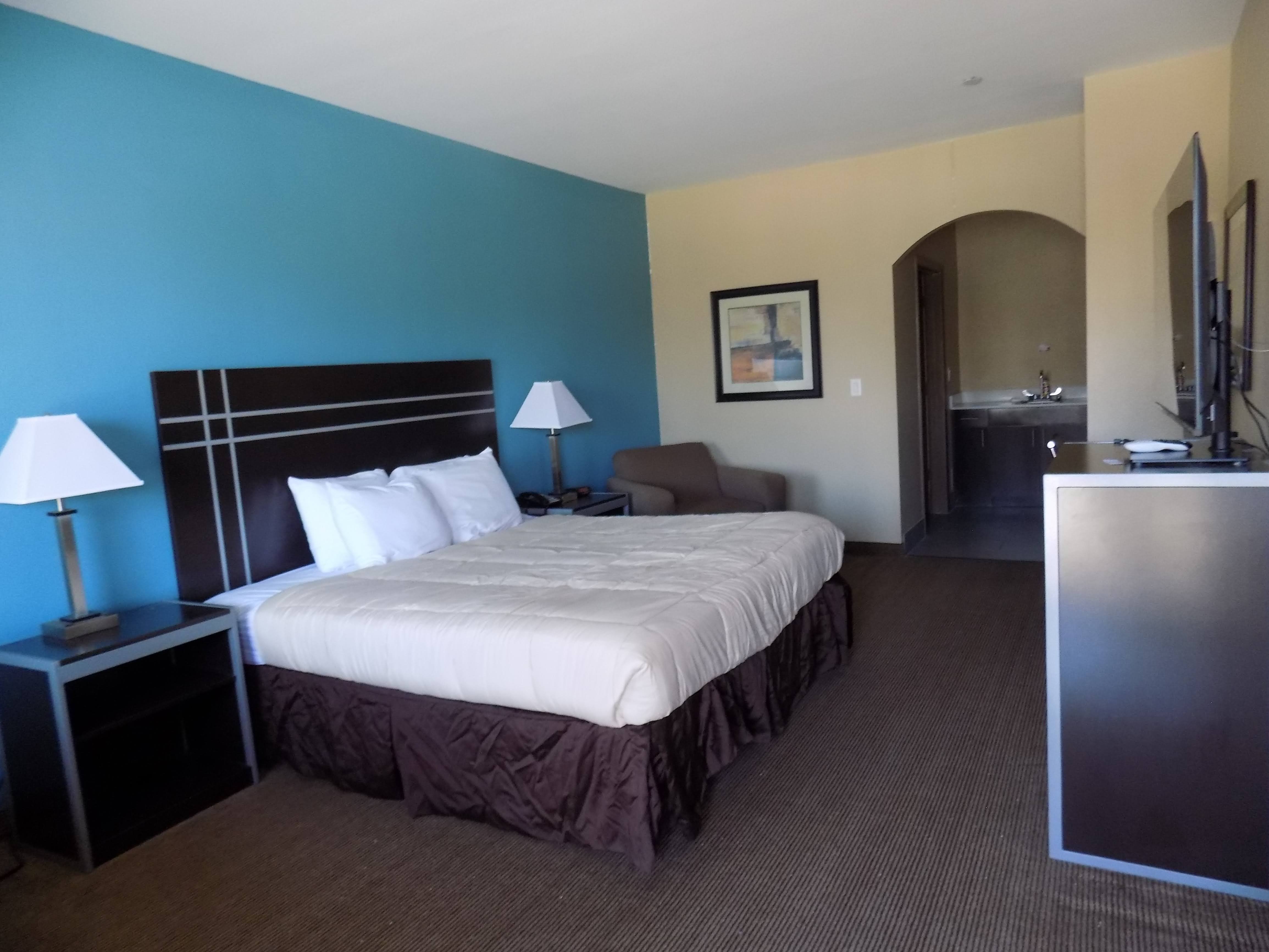 Moulton Inn Suites By OYO-guestroom-Room.jpg