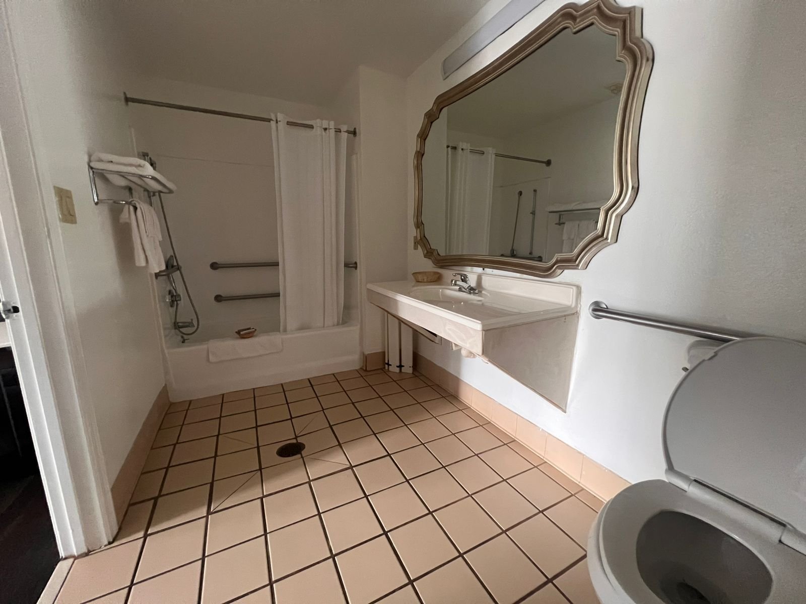 Budget inn by Oyo San Augustin-guestroom-Washroom.jpg