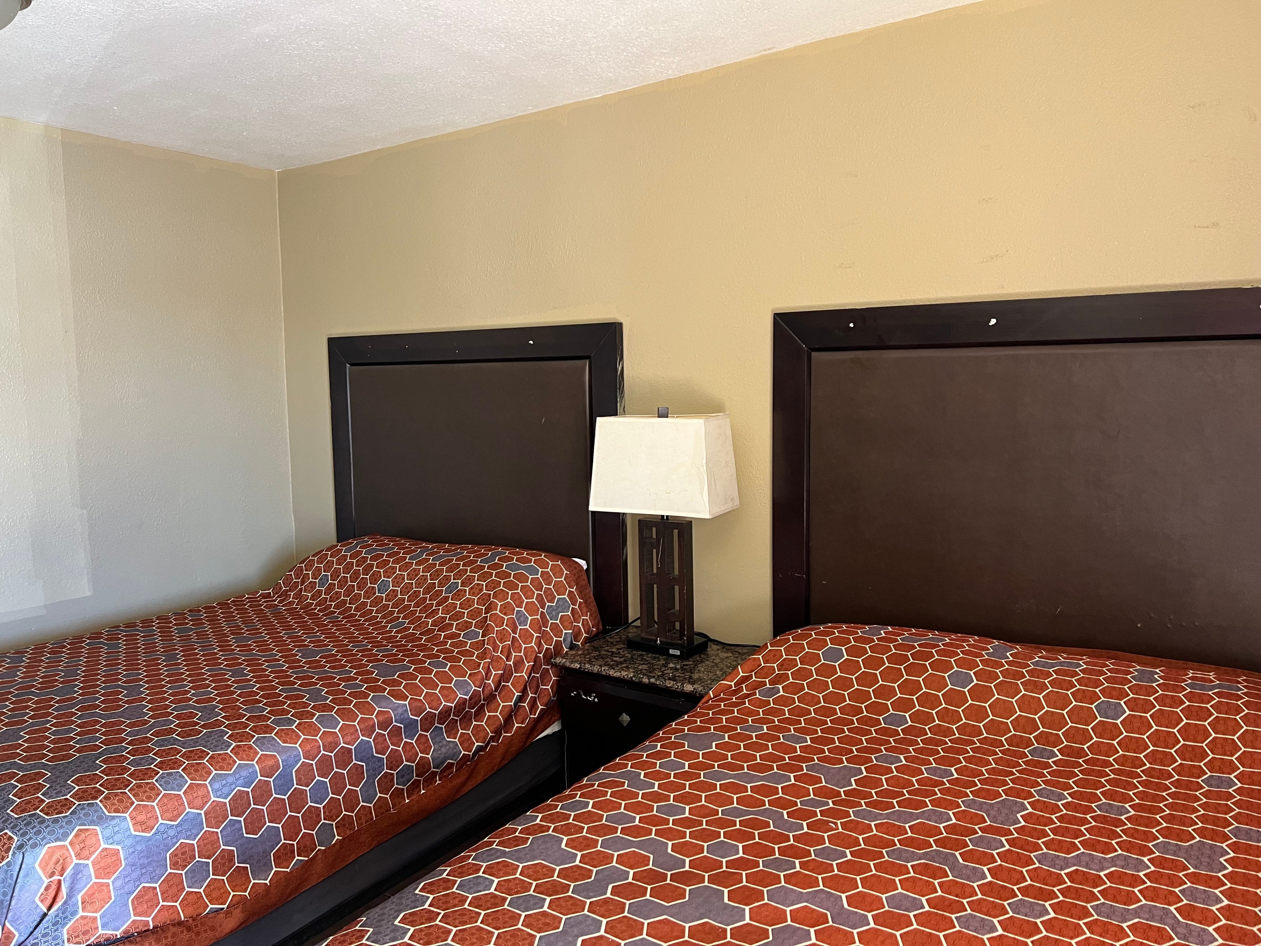 Carl s Motel-guestroom-Room.jpg