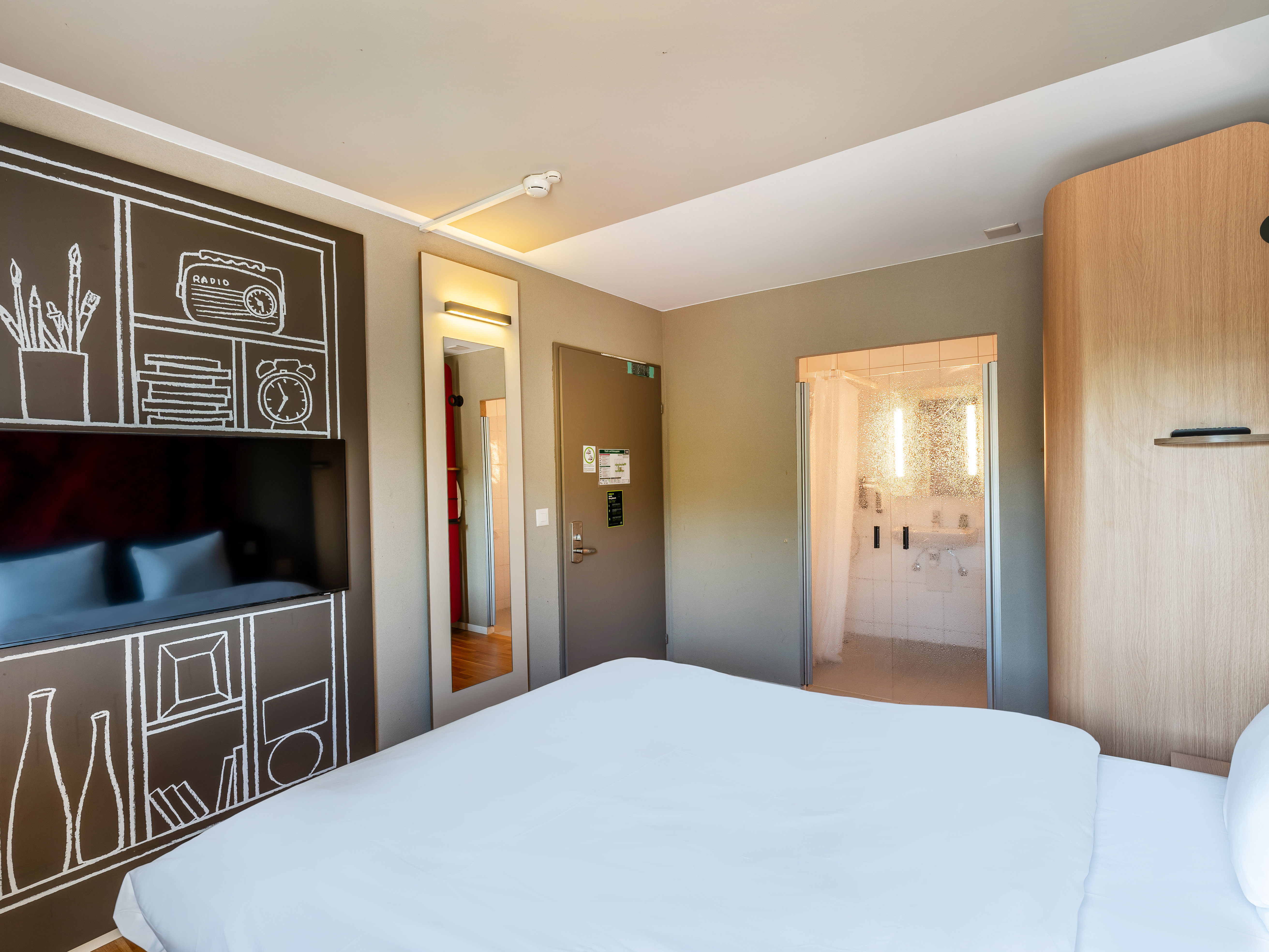 B&B HOTEL ROTHRIST OLTEN-guestroom-Hotel Rothrist Disableddoubleroom.jpg