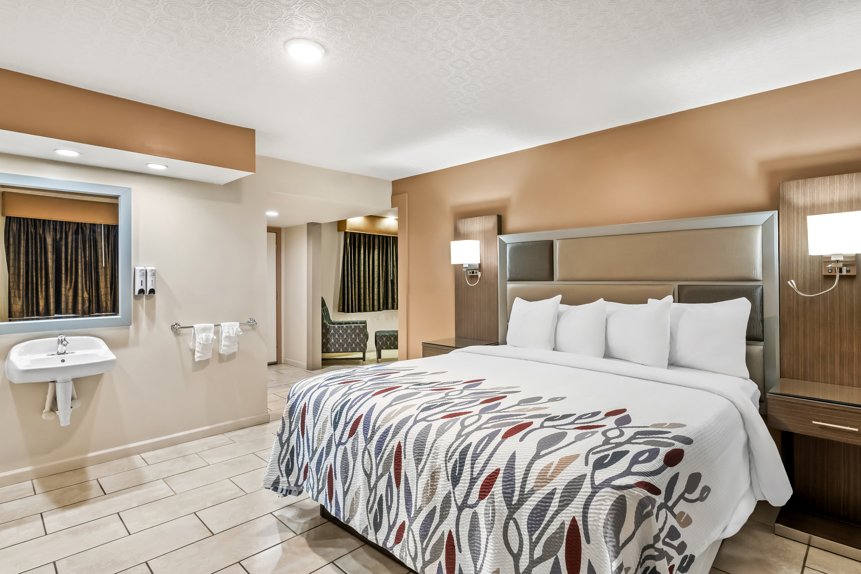 RED ROOF YUBA CITY BONANZA - MARYSV-guestroom-RRI NS ADA Premium King Roll In Shower PRO Approved NAPKR.jpg
