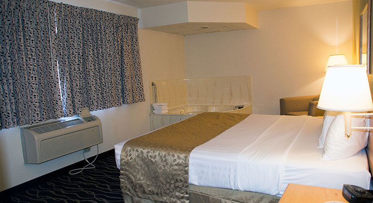 Boarders Inn Wautoma-guestroom-Single King Whirlpool Suite.jpg