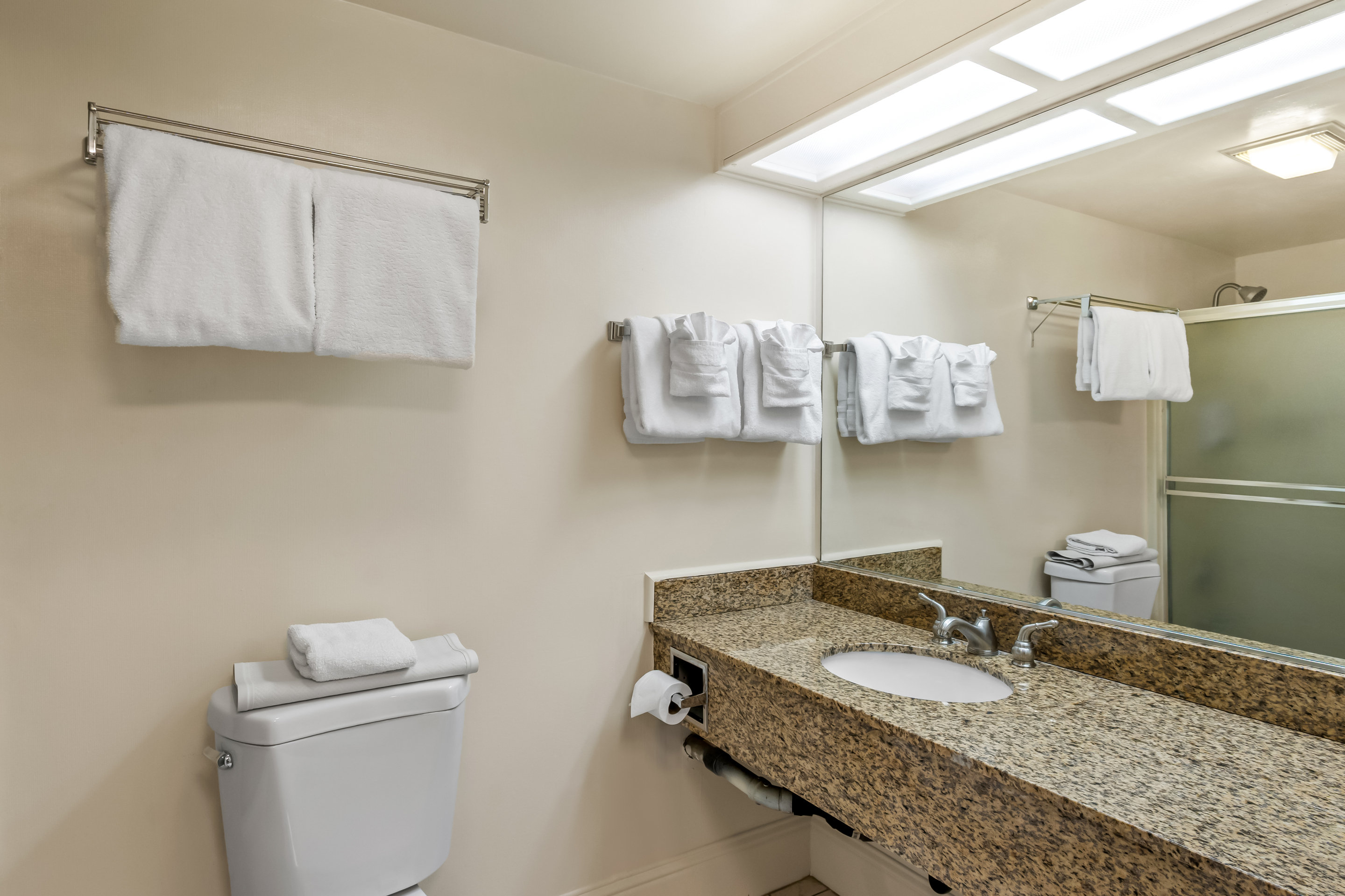 HOMETOWNE STUDIOS YUBA CITY-guestroom-HTS Bathroom PRO Approved.jpg