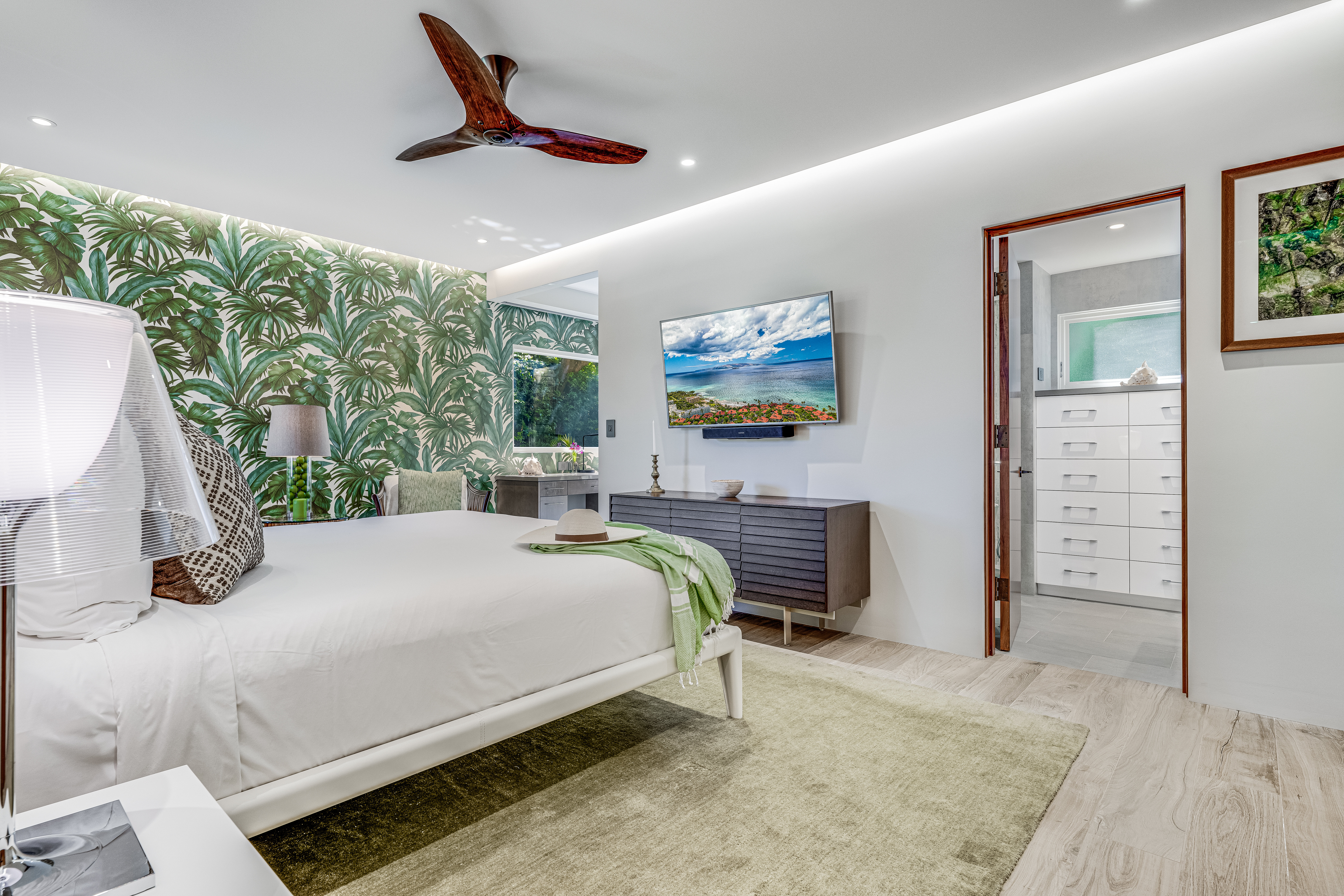 WAILEA POINT-guestroom-Bedroom.jpg