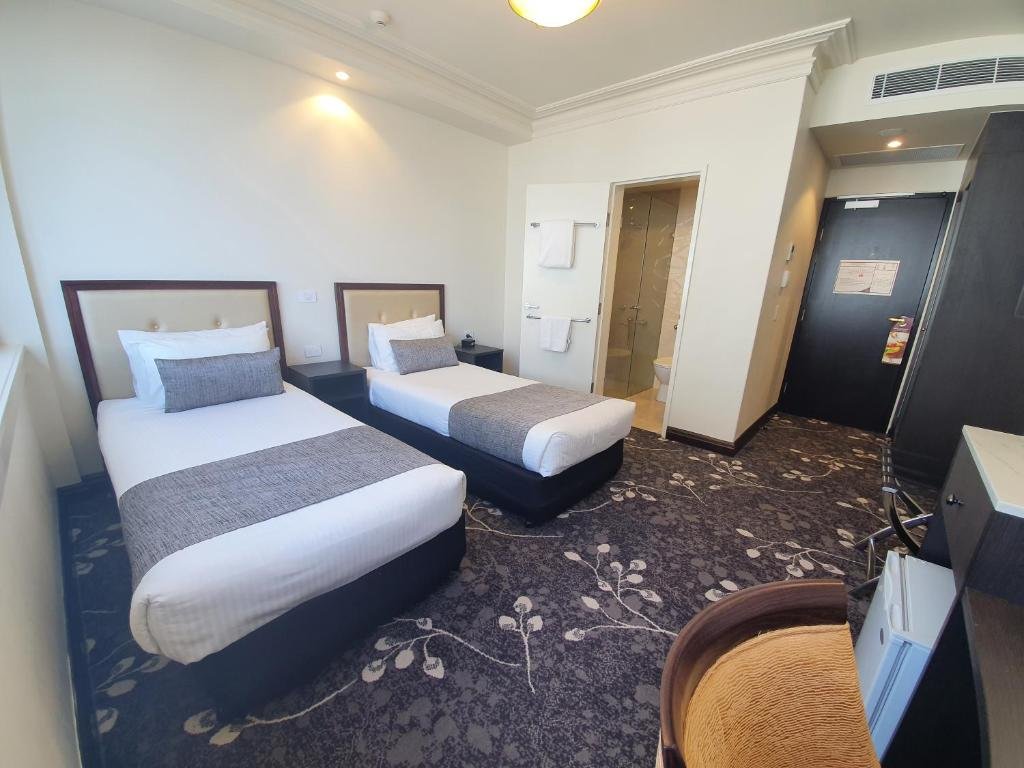 Burke and Wills Hotel - Toowoo-guestroom-Business Twin Room.jpg