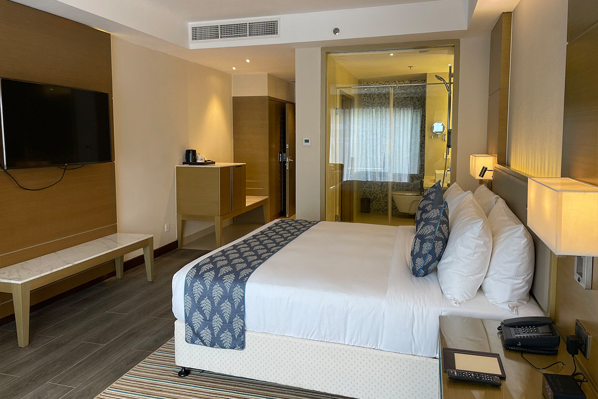GOKULAM GRAND-guestroom-Executive Rooms.jpg