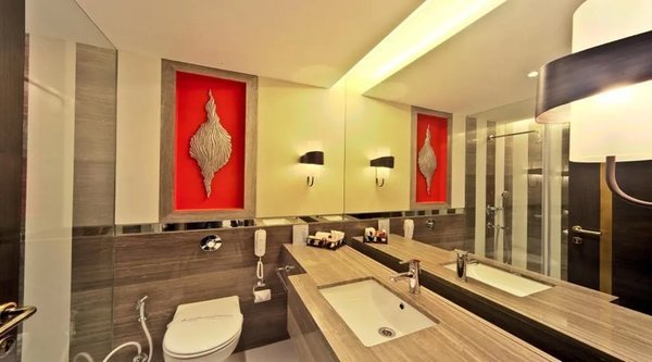 Hotel Hindusthan International-guestroom-Imperial Room Bathroom.jpg