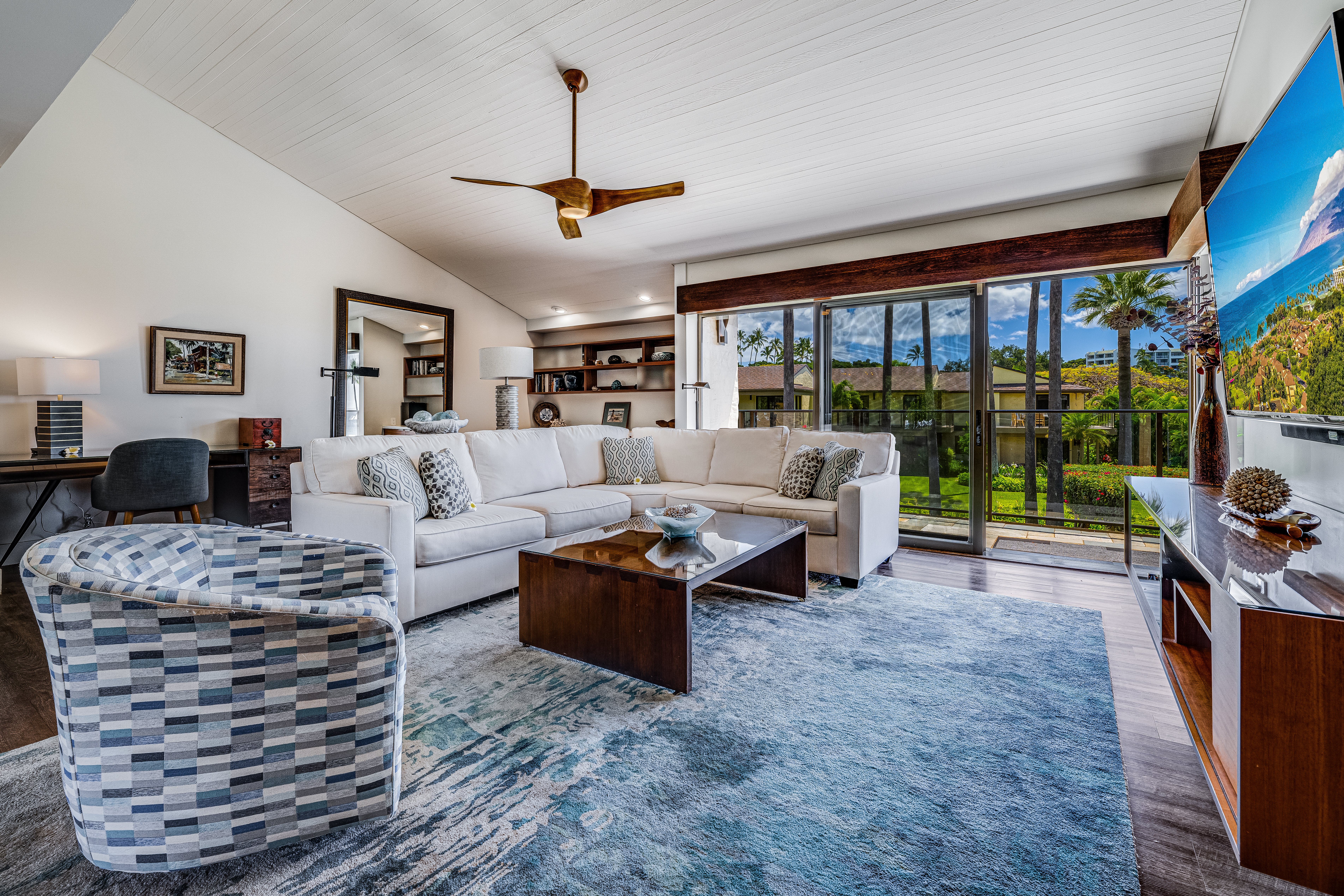 Elua Village-guestroom-Living Room.jpg