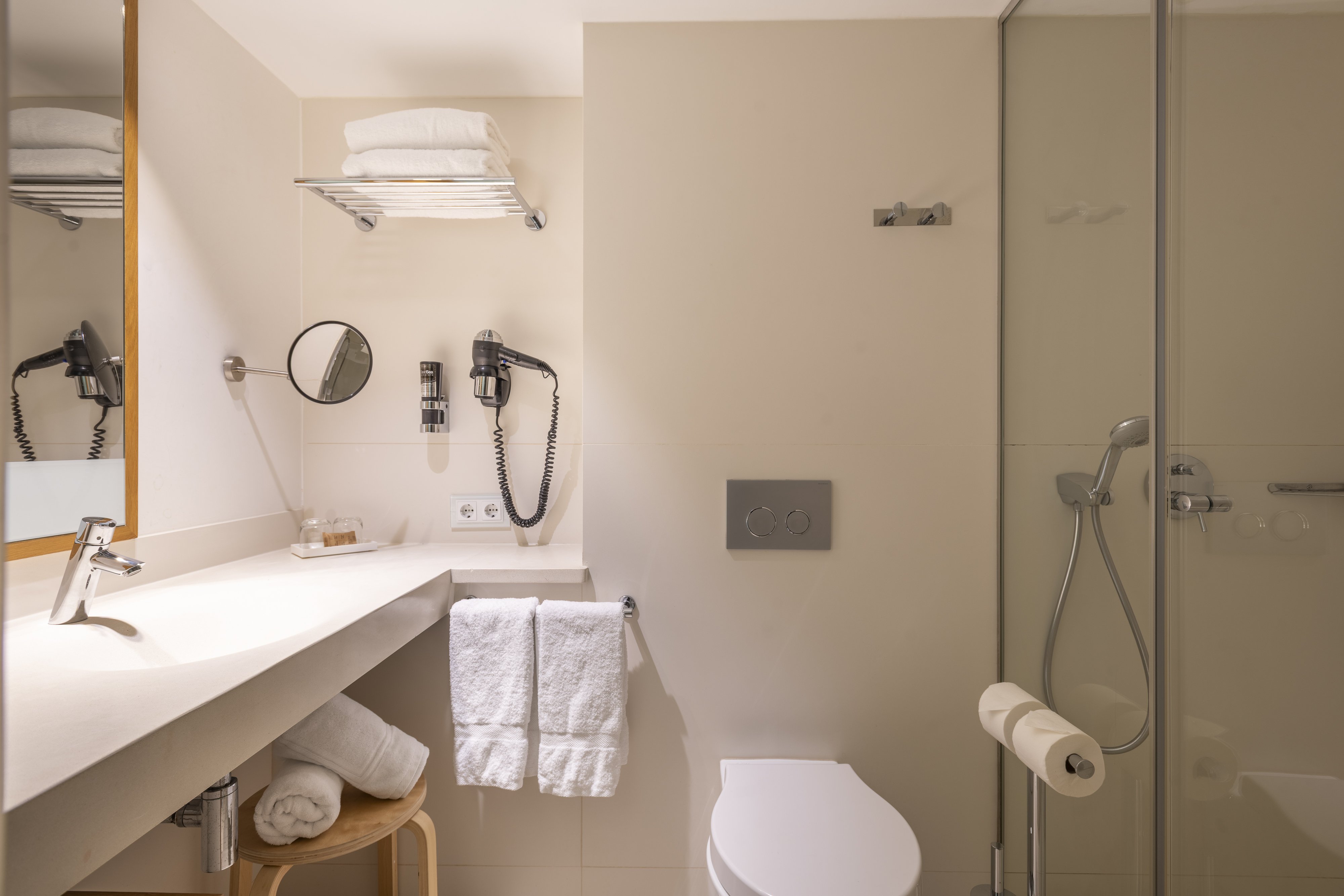 LEONARDO BOUTIQUE MALLORCA-guestroom-ES LBMPP ComfortRoom.jpg