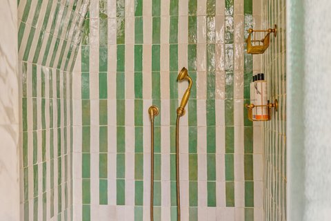 Attic Medium Shower