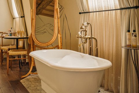 Attic Medium Bathtub