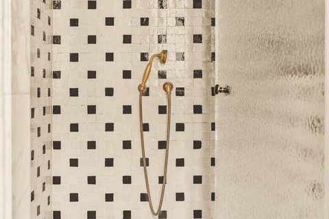Medium Shower