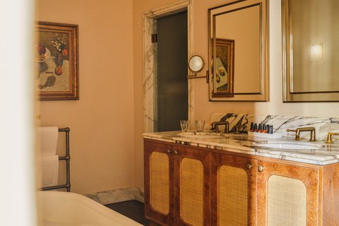 Medium Plus Bathroom