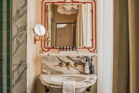 Attic Petite Bathroom