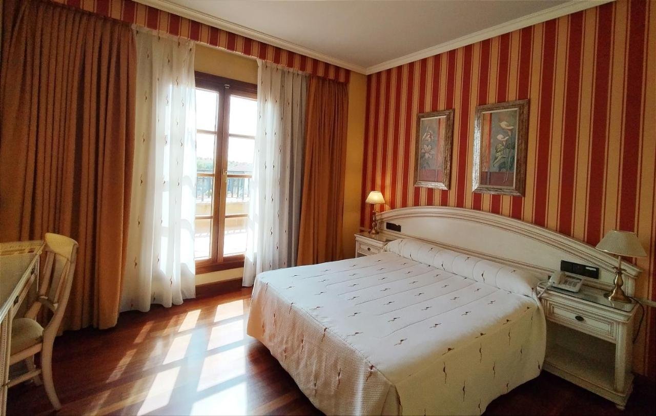 HOTEL CONDE ANSUREZ-guestroom-451264 Guest Room.jpg