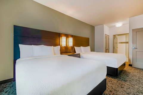 Double Queen Guestroom