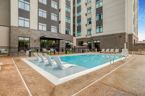 Outdoor Pool - Tanning Deck