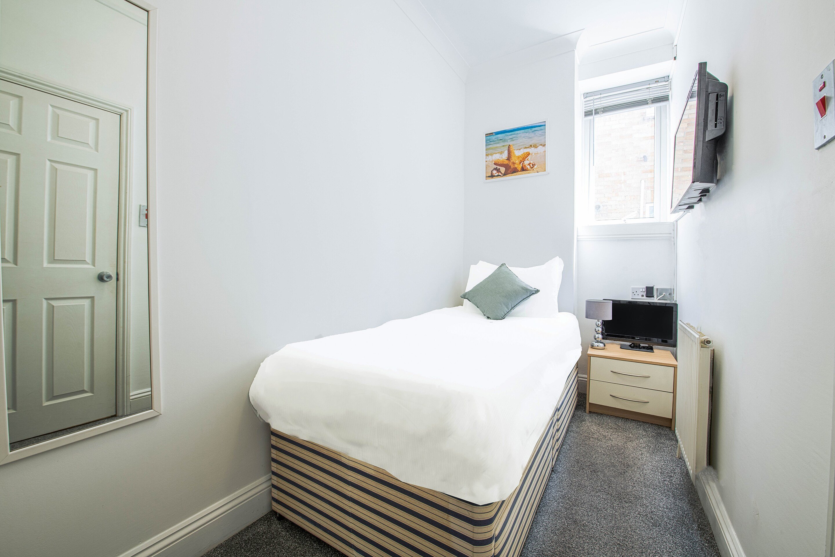 OYO PIER HOTEL-guestroom-Room.jpg