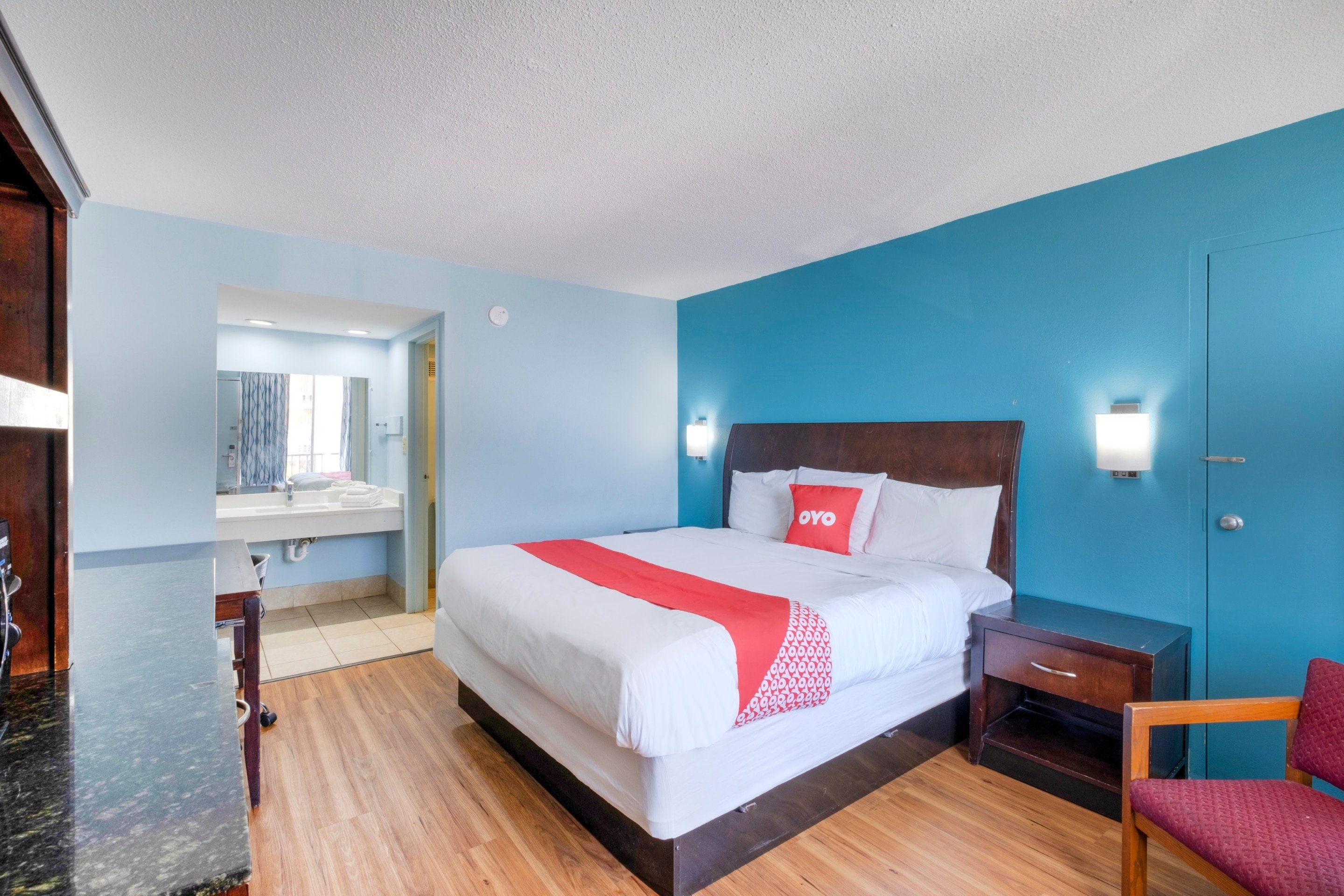 OYO Hotel Cleveland-guestroom-Room.jpg