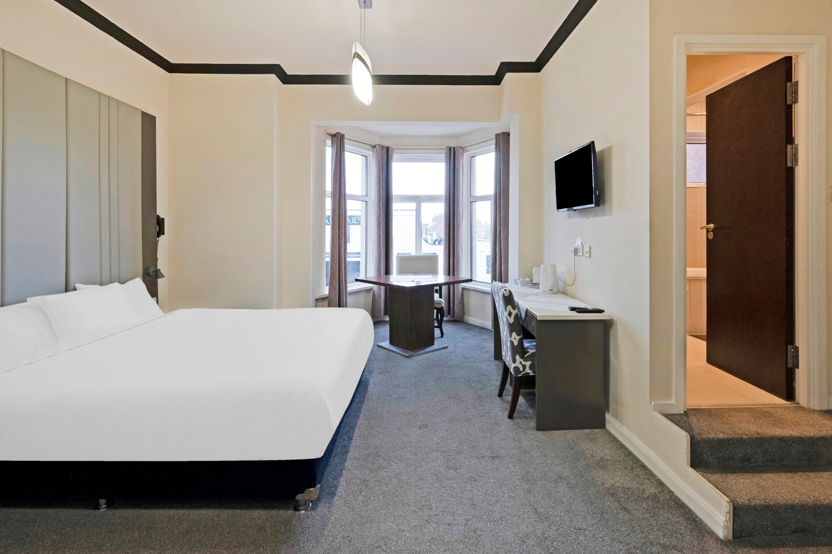 OYO THE BALTIMORE HOTEL-guestroom-Room.jpg