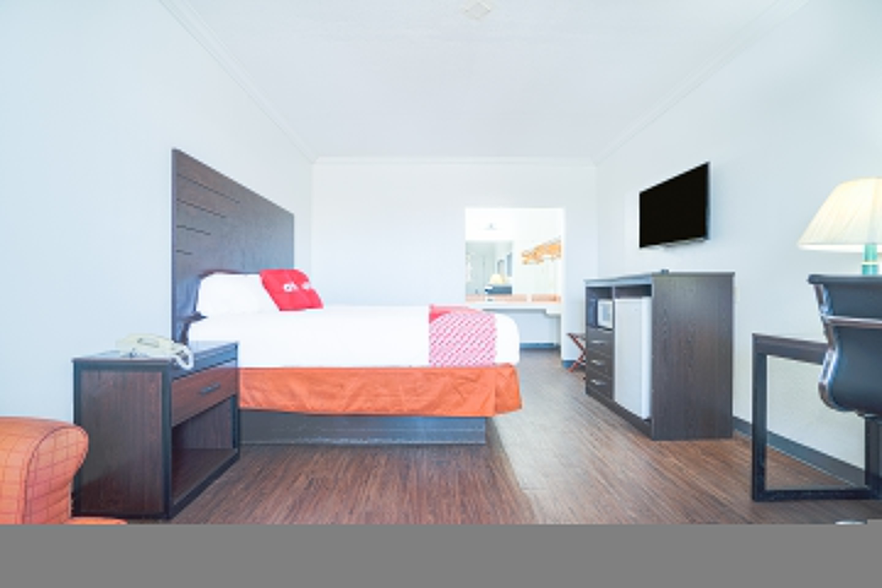 OYO Hotel Kingsville-guestroom-Room.jpg