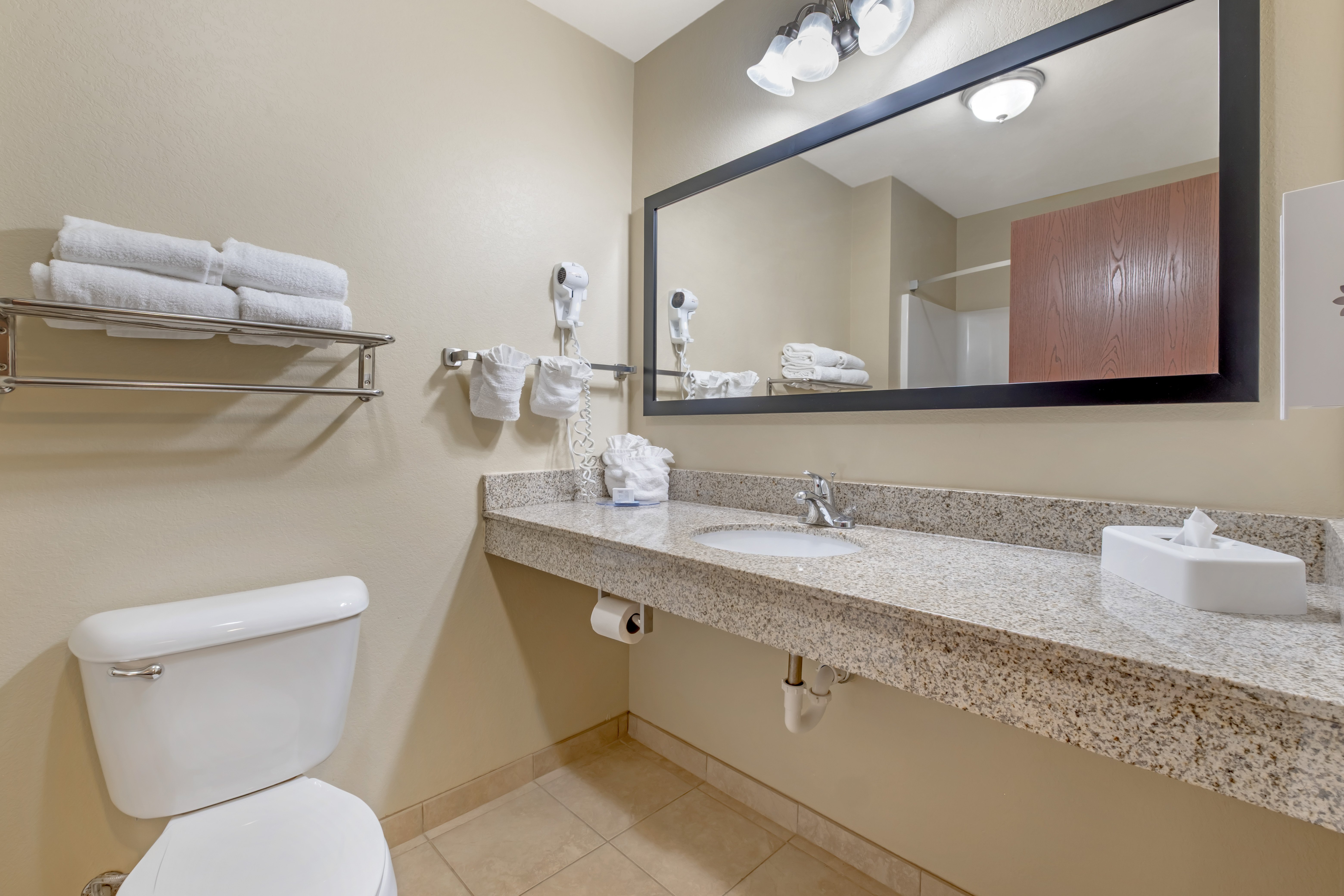 RED ROOF CHARLESTOWN-guestroom-RRI Bathroom PRO Approved.jpg