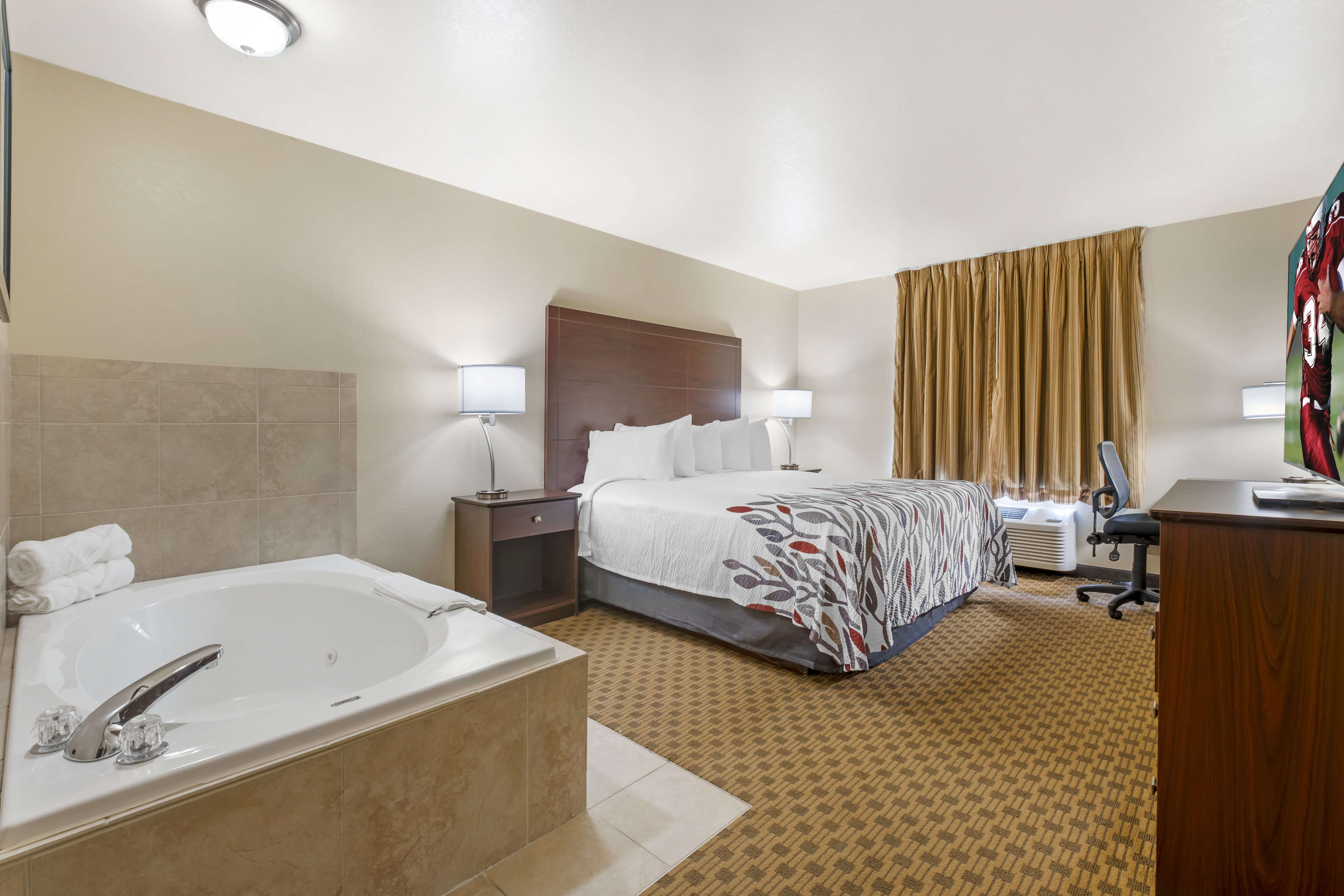 RED ROOF CHARLESTOWN-guestroom-RRI NS Superior King Micro Jetted Tub PRO Approved NPKMJ.jpg