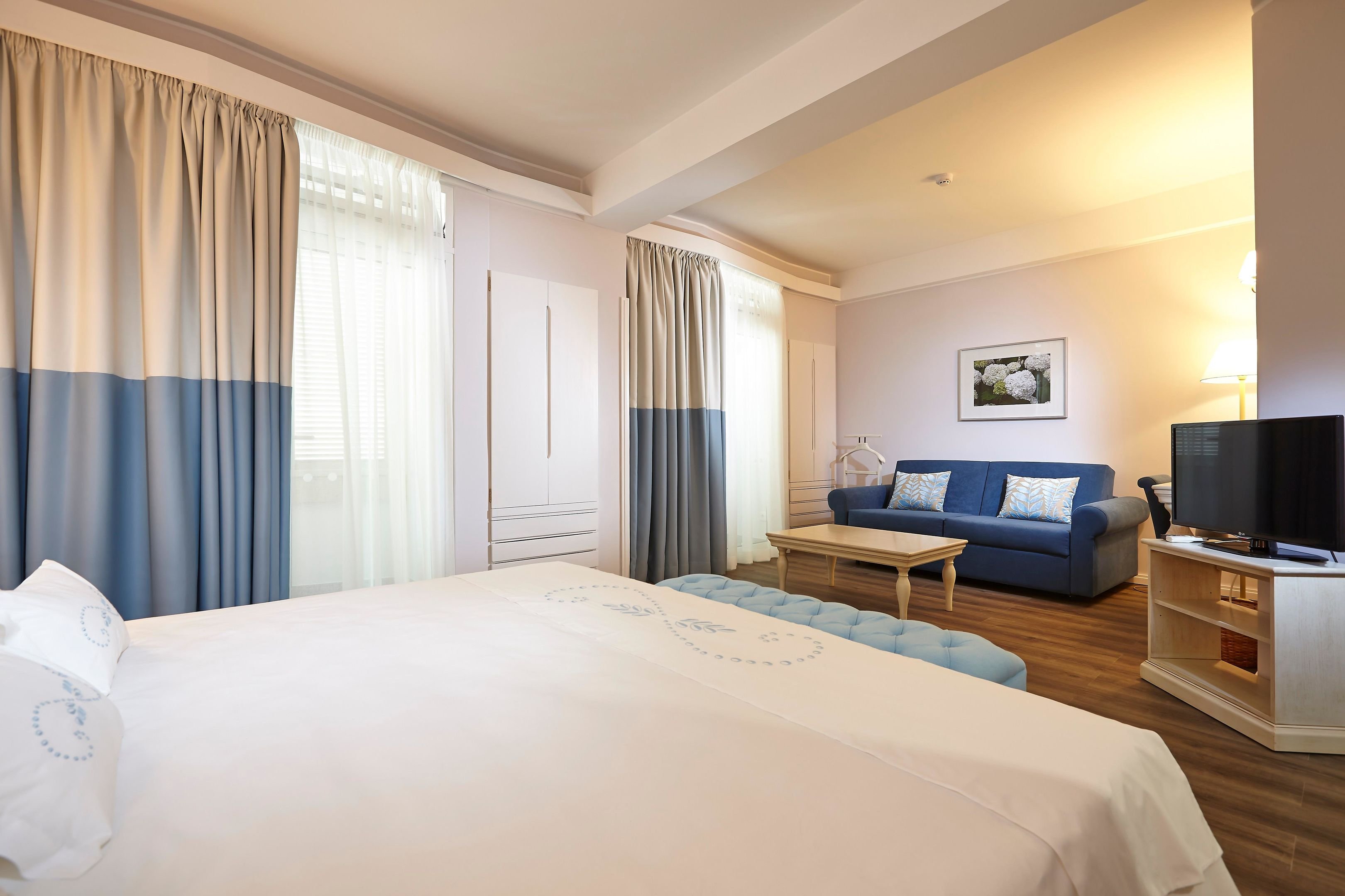 Hotel Madeira-guestroom-Superior Suite.jpg