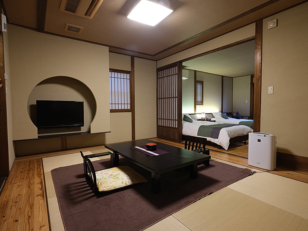 Kaiko Roman no Yado Kisara-guestroom-MAIN BUILDING JAPANESE WESTERN STYLE ROOM.jpg