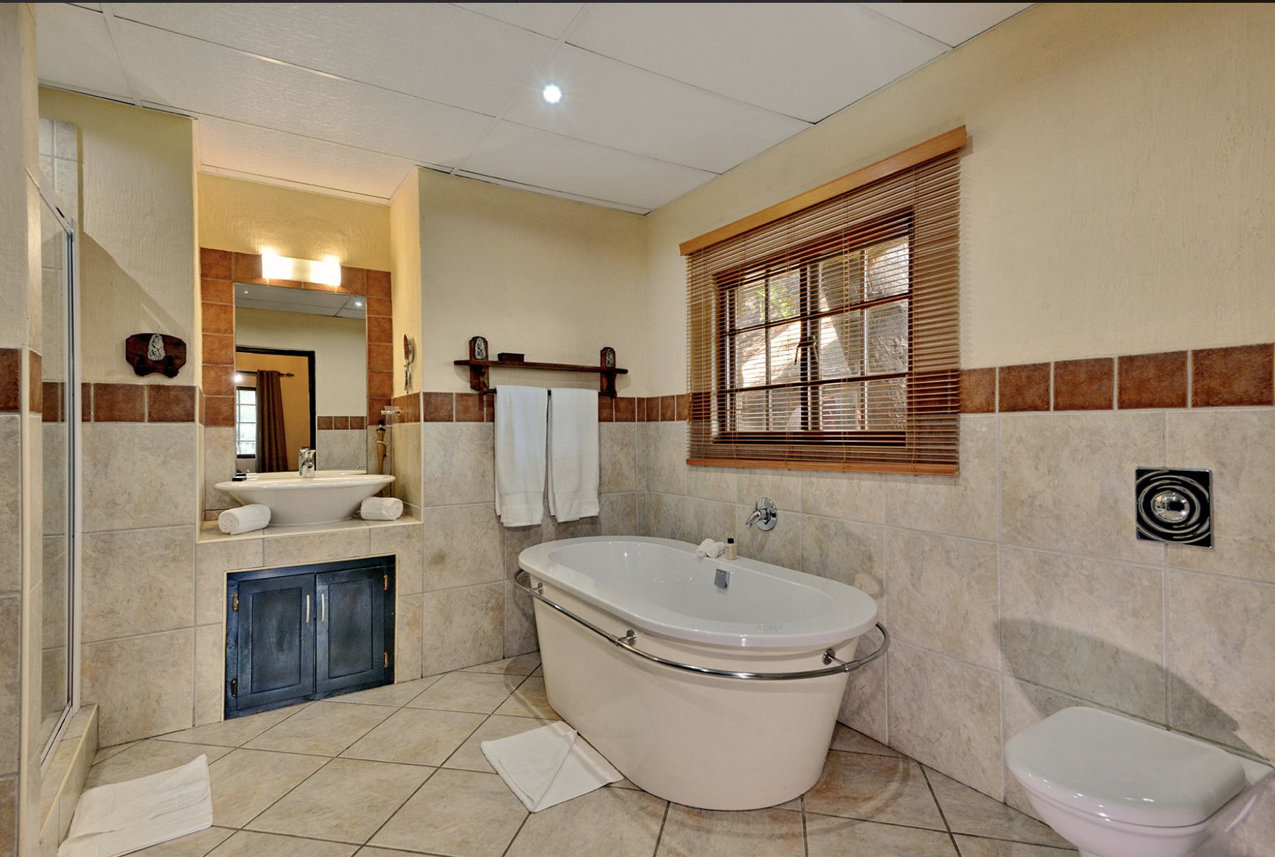 Royal Morubisi Founders Lodge-guestroom-Luxury Bathroom.jpg