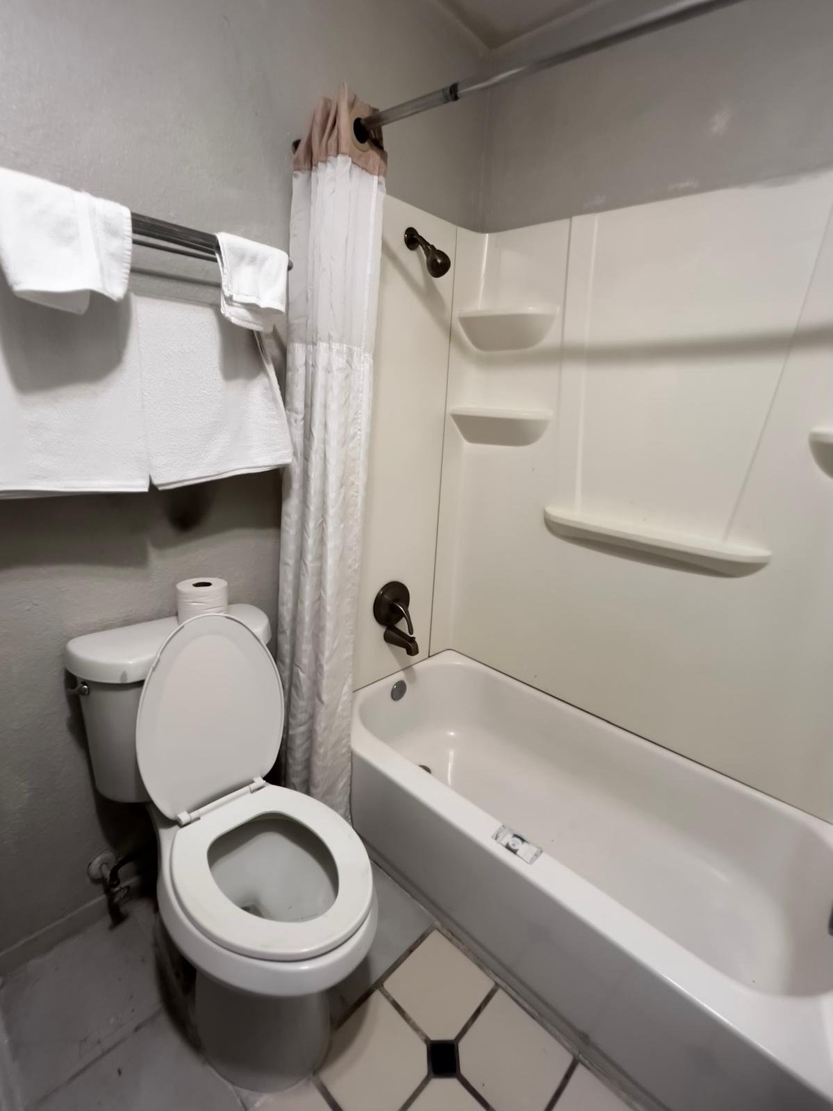 Deluxe Inn Motel By OYO Grand-guestroom-Washroom.jpg