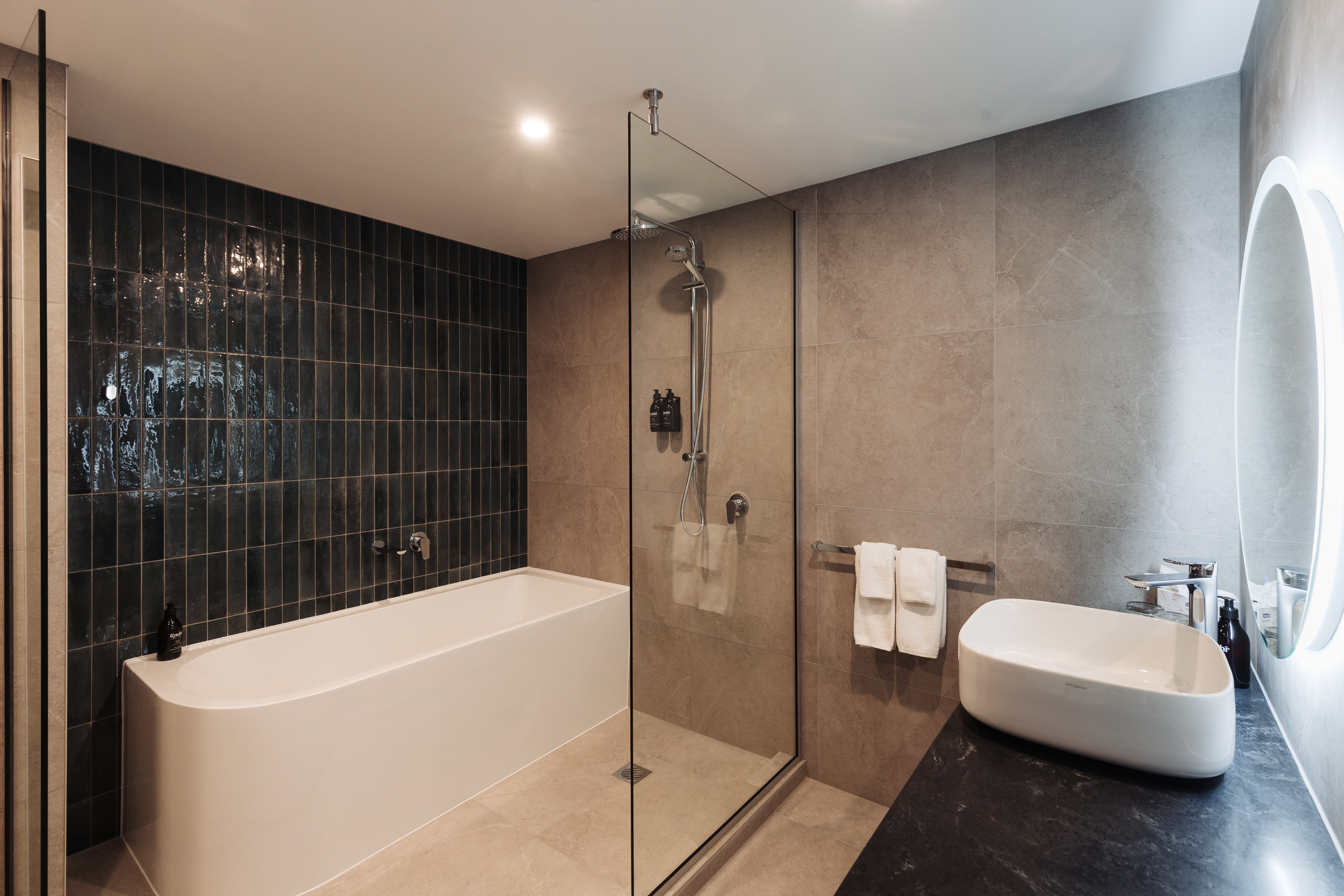 Millennium Hotel Queenstown-guestroom-Suite Bathroom.jpg