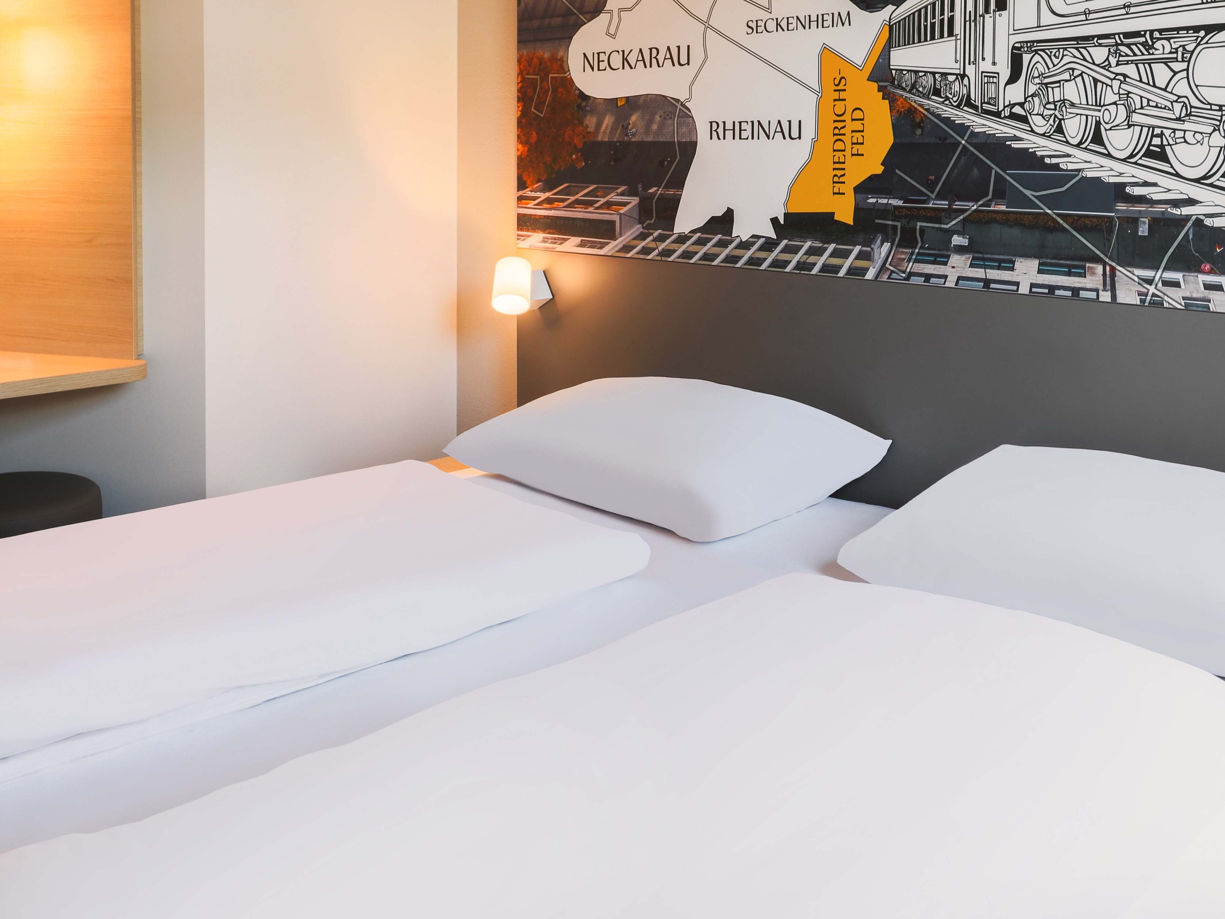 B&B HOTEL MANNHEIM-FRIEDRICHSFELD-guestroom-Hotel Mannheim Friedrichsfeld Triple Room.jpg