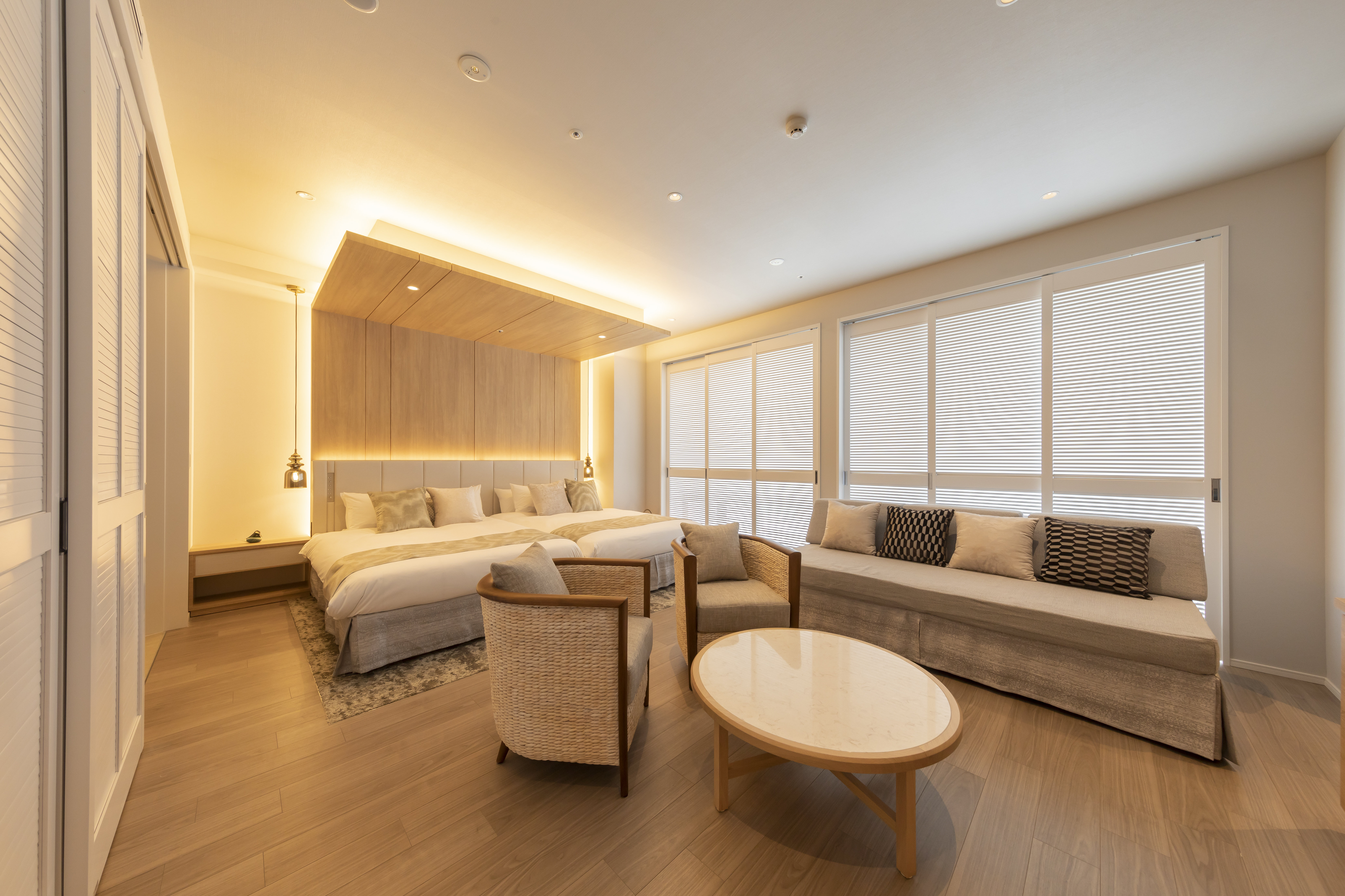 HEWITT RESORT NAHA-guestroom-junior suite.jpg