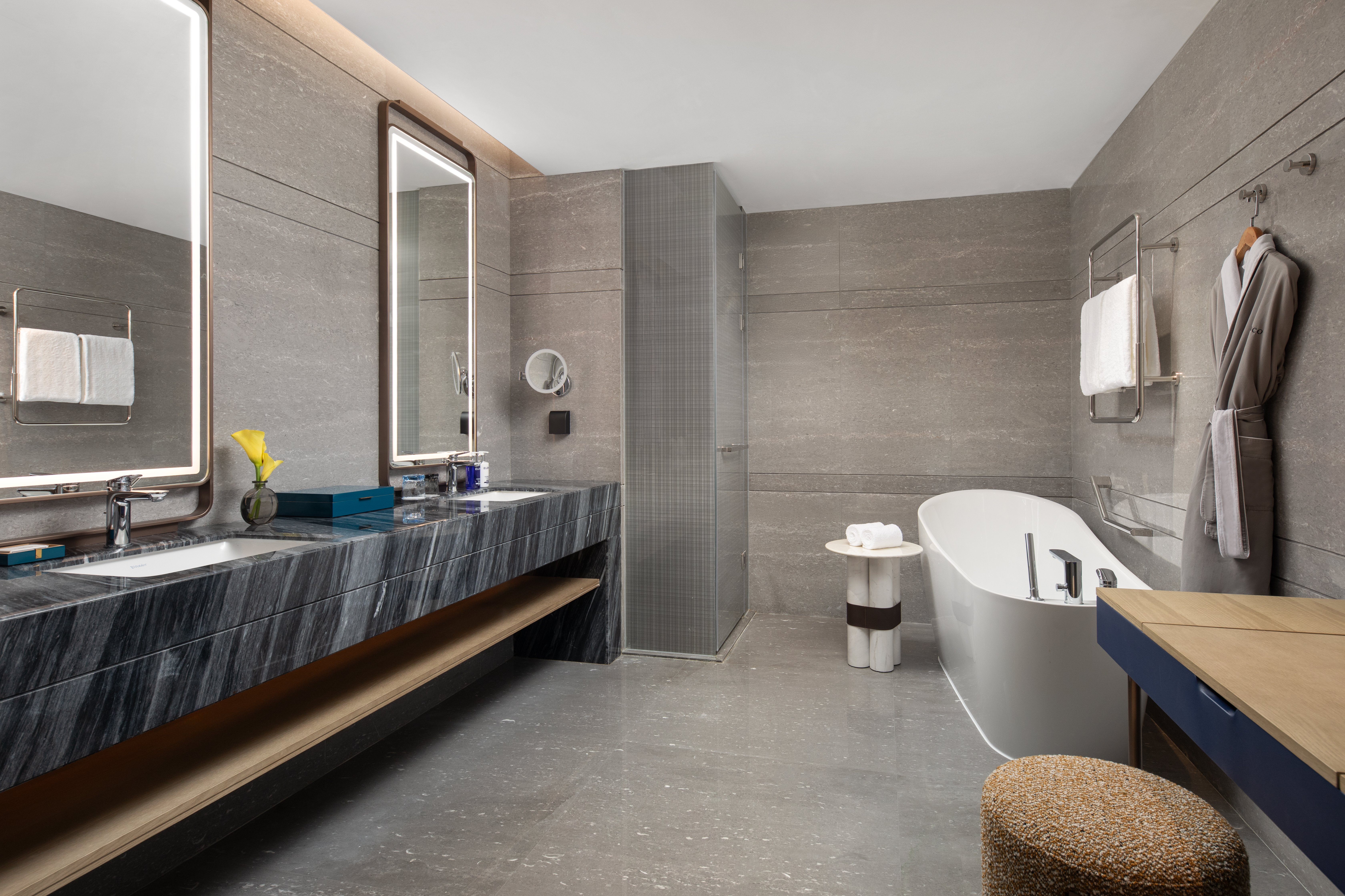 VOCO DADONGHAI-guestroom-1 Bedroom Suite Ocean View Pool Access.jpg