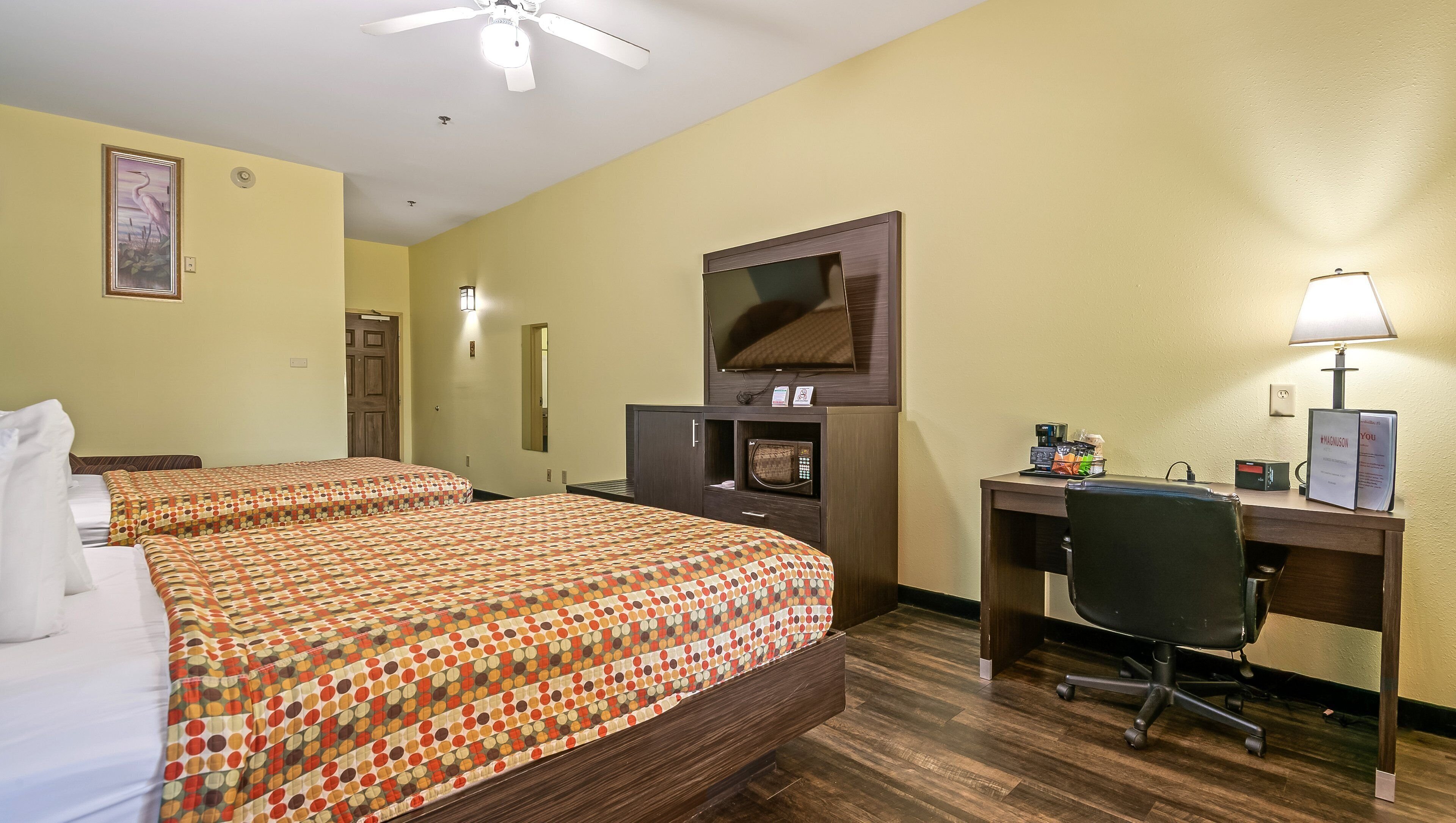 WILDWOOD INN-guestroom-Wildwood Inn Queens Standard.jpg
