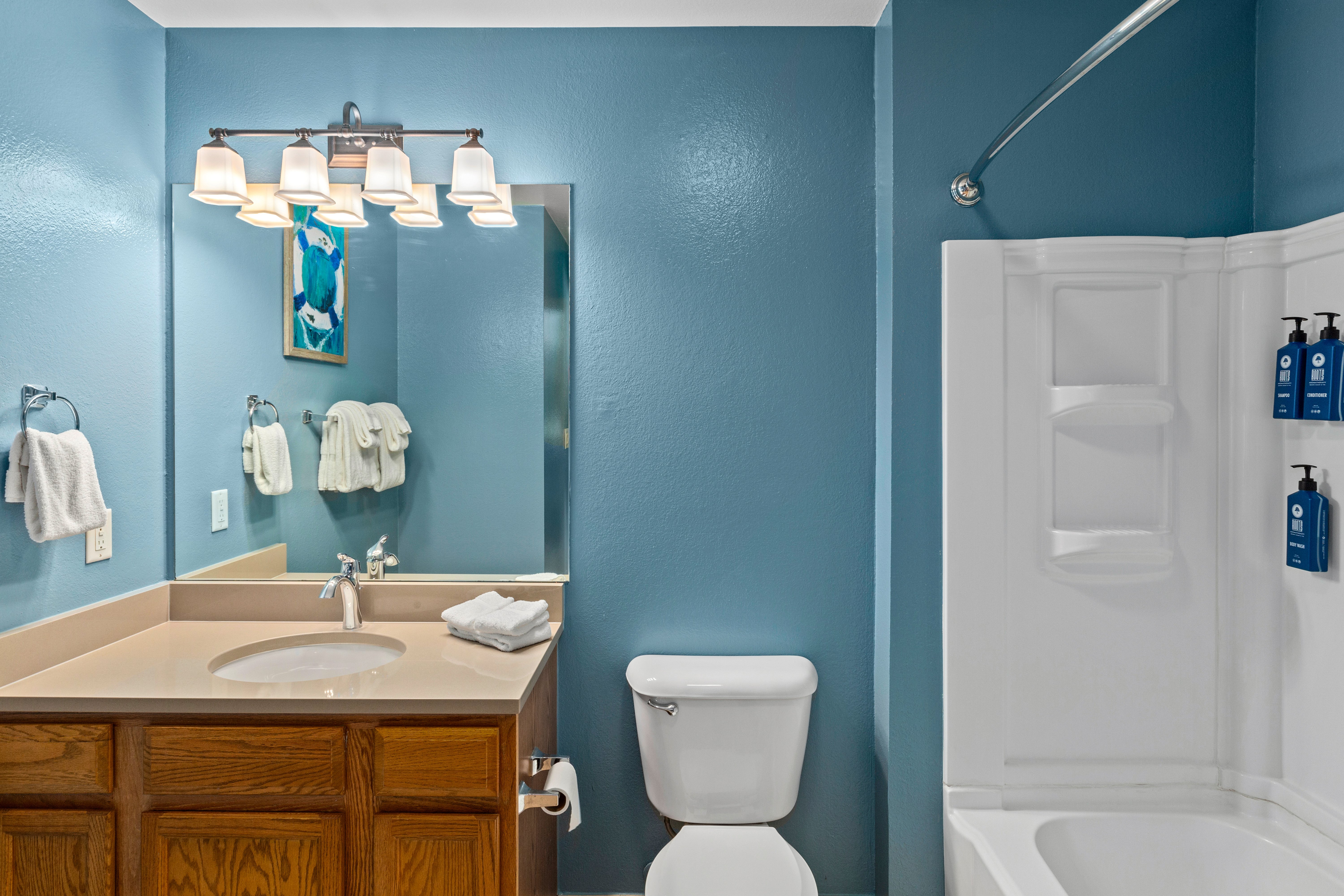 WORLDMARK LAKE OF THE OZARKS-guestroom-One Bedroom - Bathroom - WorldMark Lake of the Ozarks.jpg