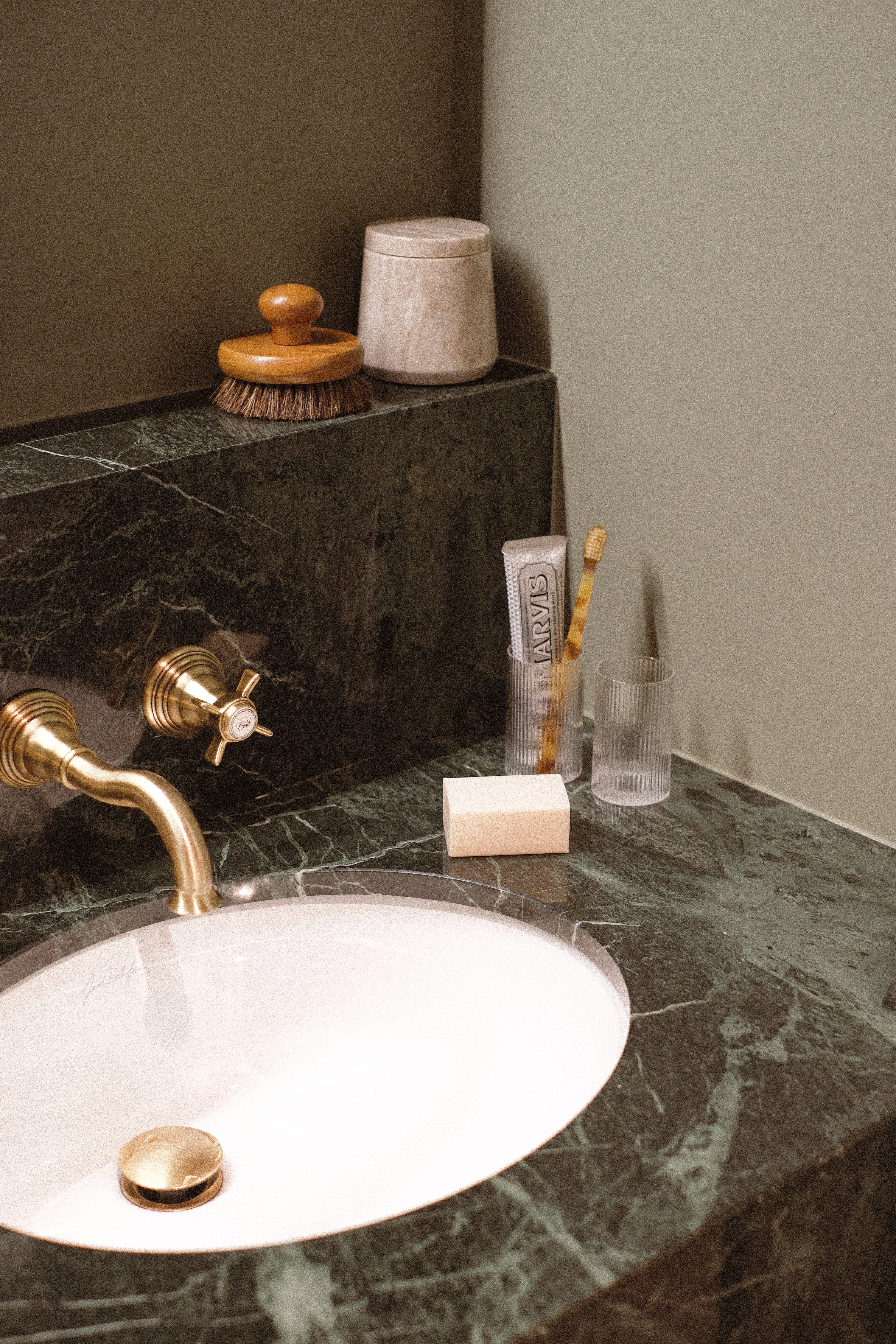 Le Fitz Roy-guestroom-Beaumier Le Fitz Roy Bathroom Gaelle Rapp Tronquit DSCF.jpg